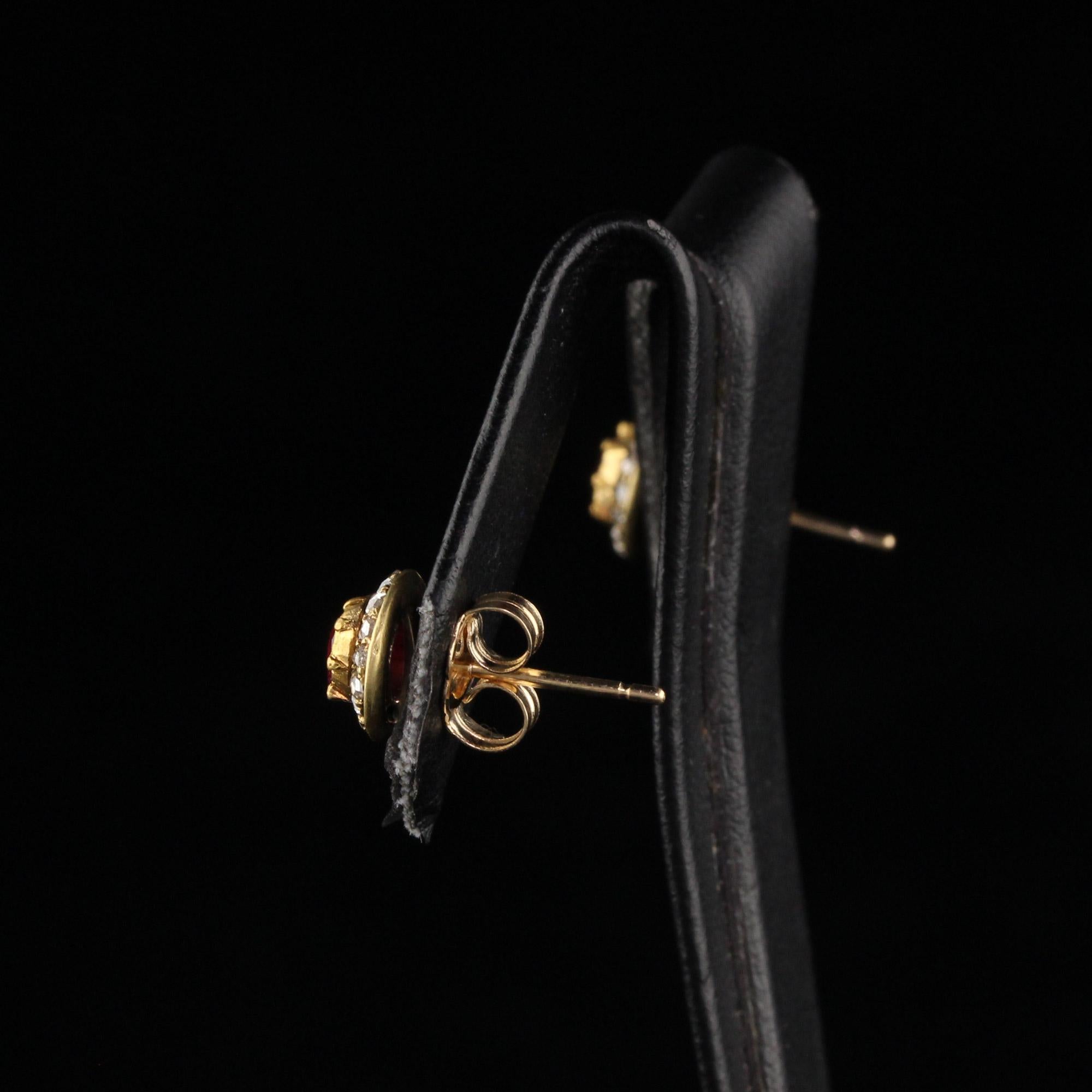 Antike viktorianische Ohrstecker aus 18 Karat Gelbgold mit Burma-Rubin und Diamant 1