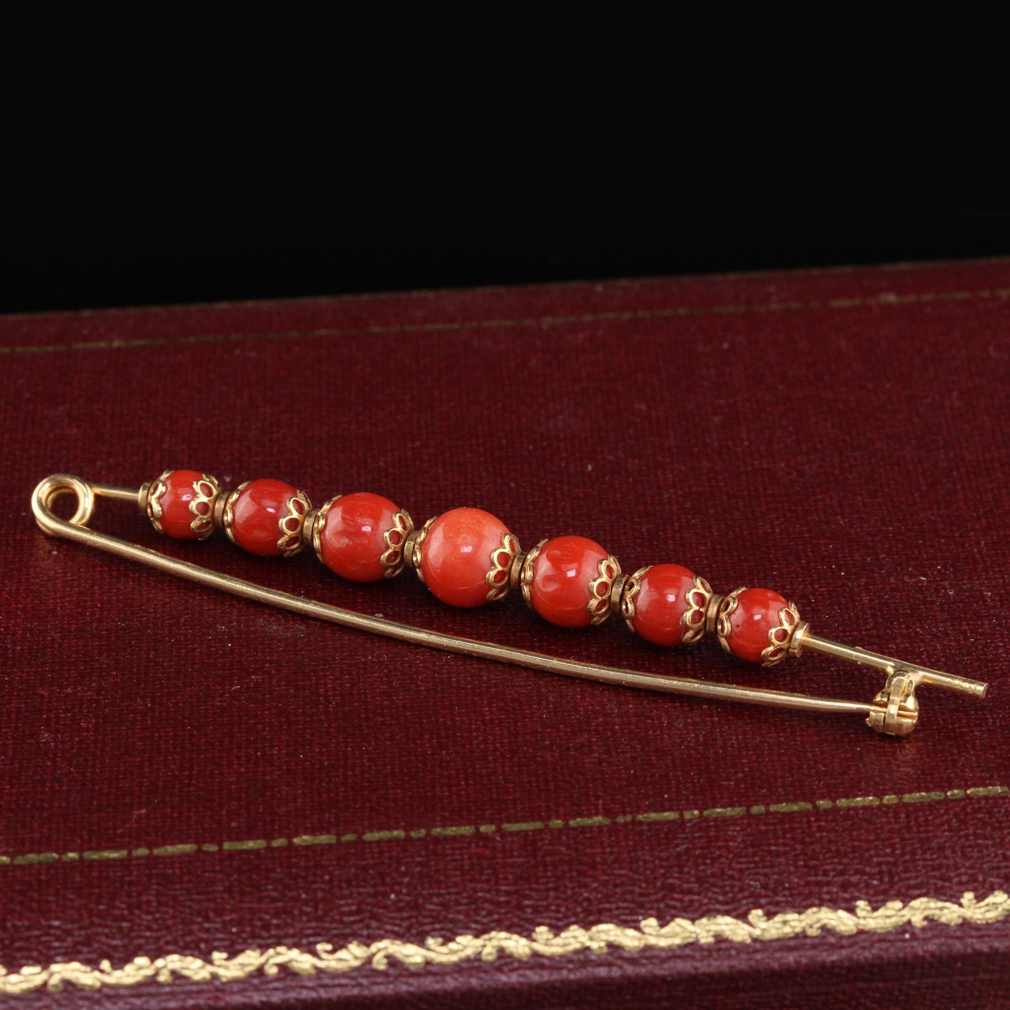 Gorgeous Victorian bar brooch in 18K yellow gold with 7 graduating coral beads.

Metal: 18K Yellow Gold 

Weight: 7.9 Grams

Measurements: Head measures 79.45 x 7.96 mm
