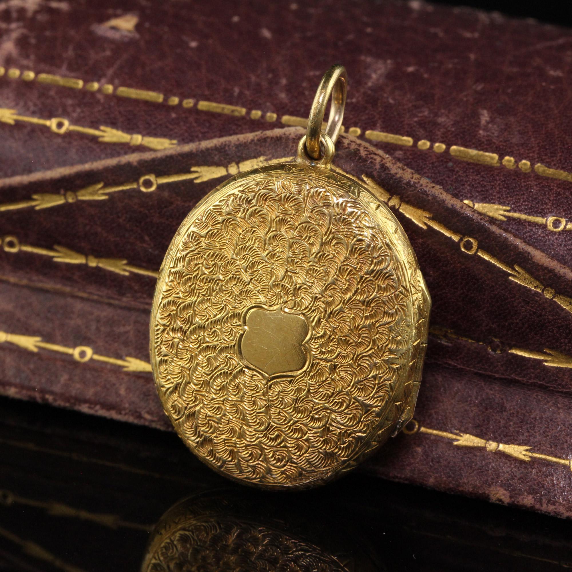 Victorien Antique médaillon victorien en or jaune 18 carats avec deux fers à cheval en vente