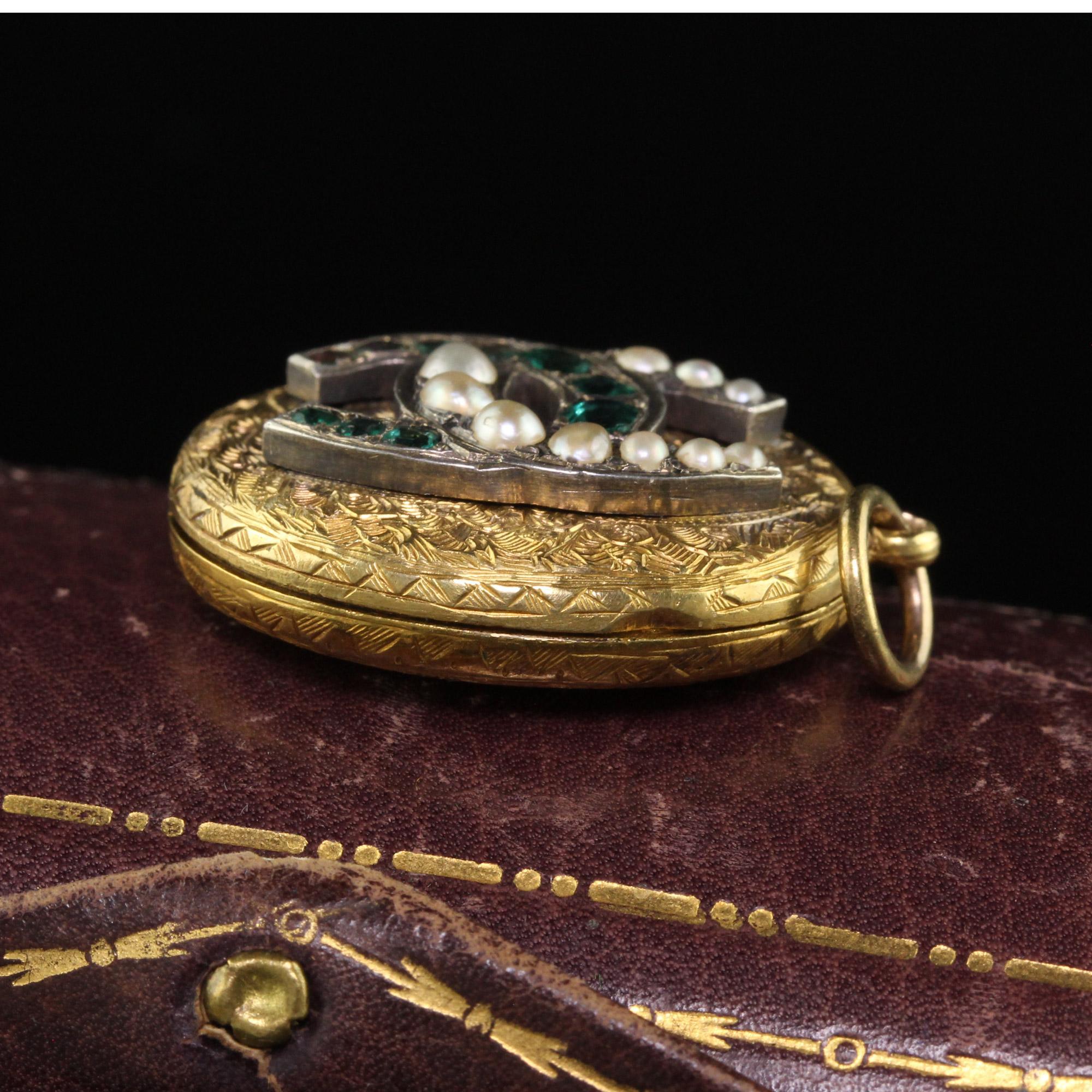 Women's Antique Victorian 18K Yellow Gold Double Horseshoe Pendant Locket For Sale