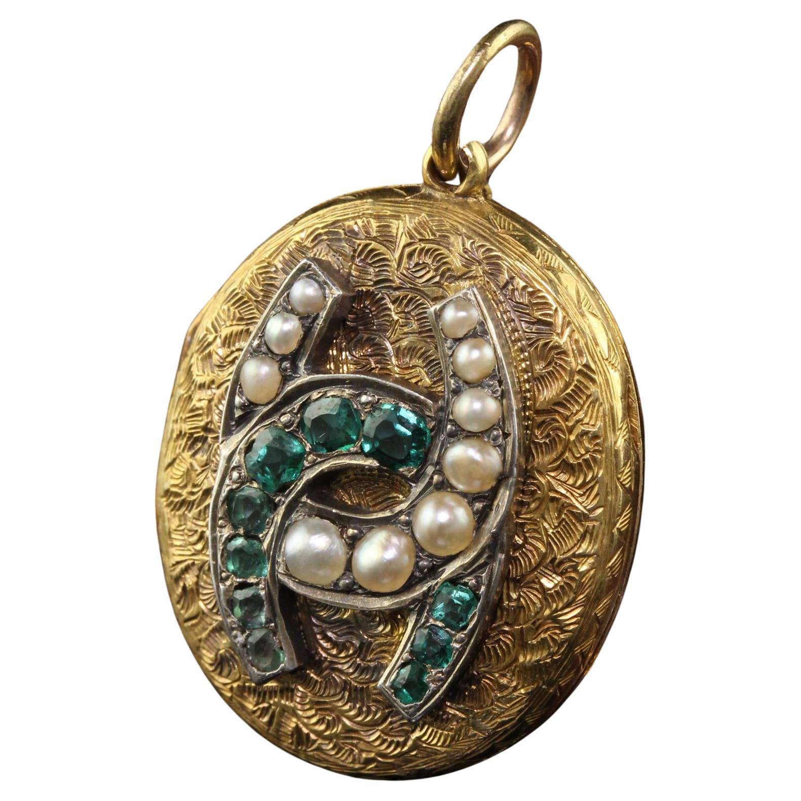 Antique médaillon victorien en or jaune 18 carats avec deux fers à cheval en vente