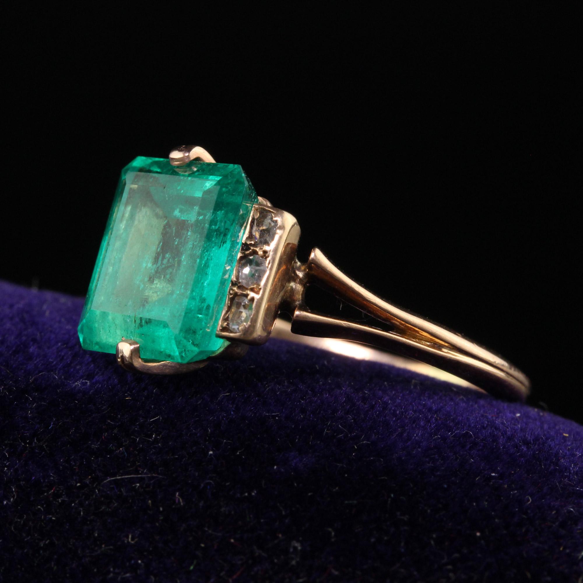 Antiker viktorianischer Verlobungsring aus 18 Karat Gelbgold mit Smaragd und Diamant - GIA (Smaragdschliff)