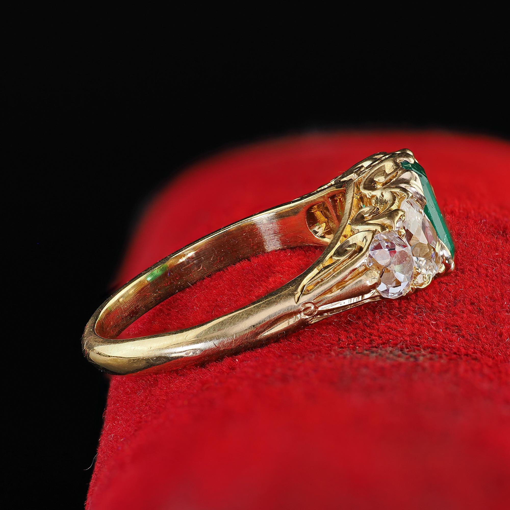 Antique Victorian 18K Yellow Gold Emerald Old Mine Diamond Five Stone Ring - GIA In Good Condition For Sale In Great Neck, NY