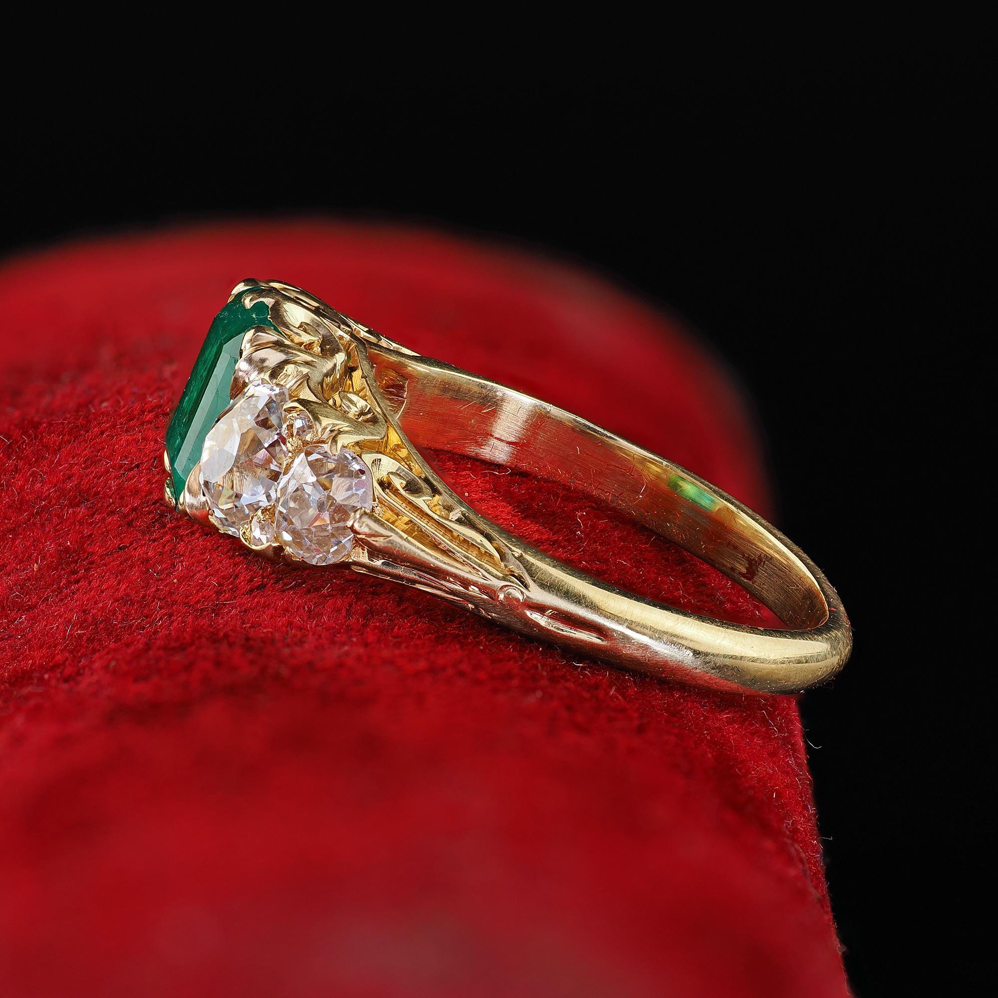 Women's Antique Victorian 18K Yellow Gold Emerald Old Mine Diamond Five Stone Ring - GIA For Sale