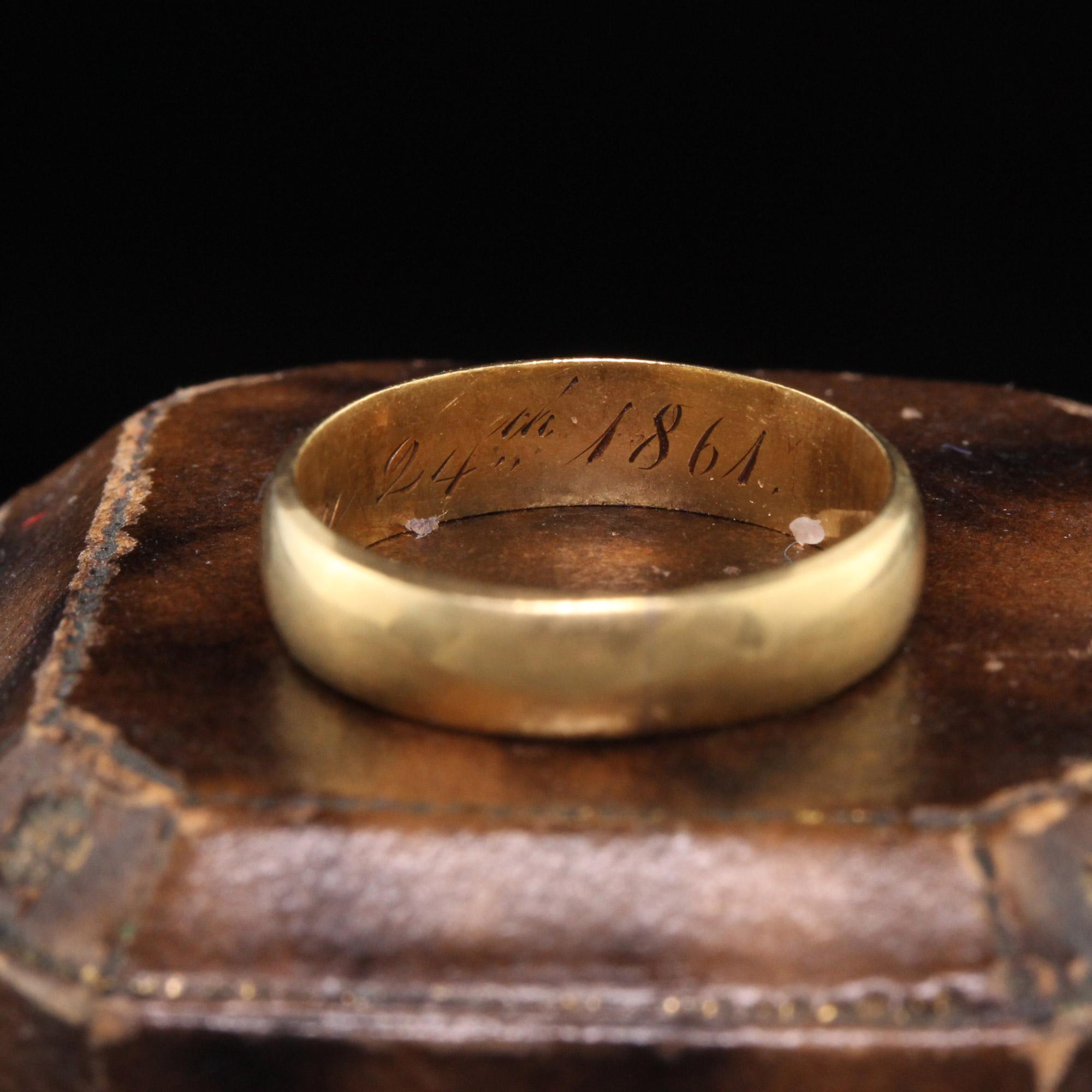 Beautiful Antique Victorian 18K Yellow Gold Engraved Wedding Band - Size 4 3/4. This simple wedding band is finely crafted and has 