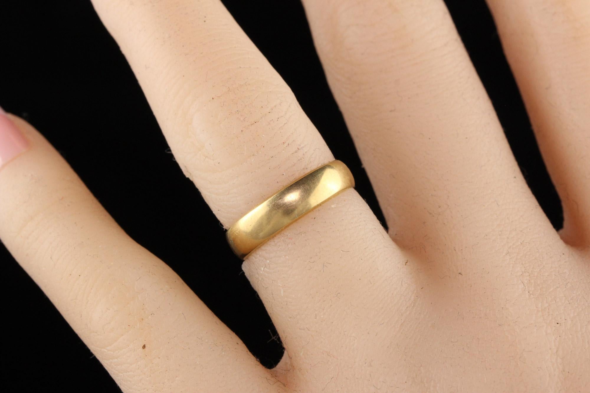 Antique Victorian 18K Yellow Gold Engraved Wedding Band In Good Condition In Great Neck, NY