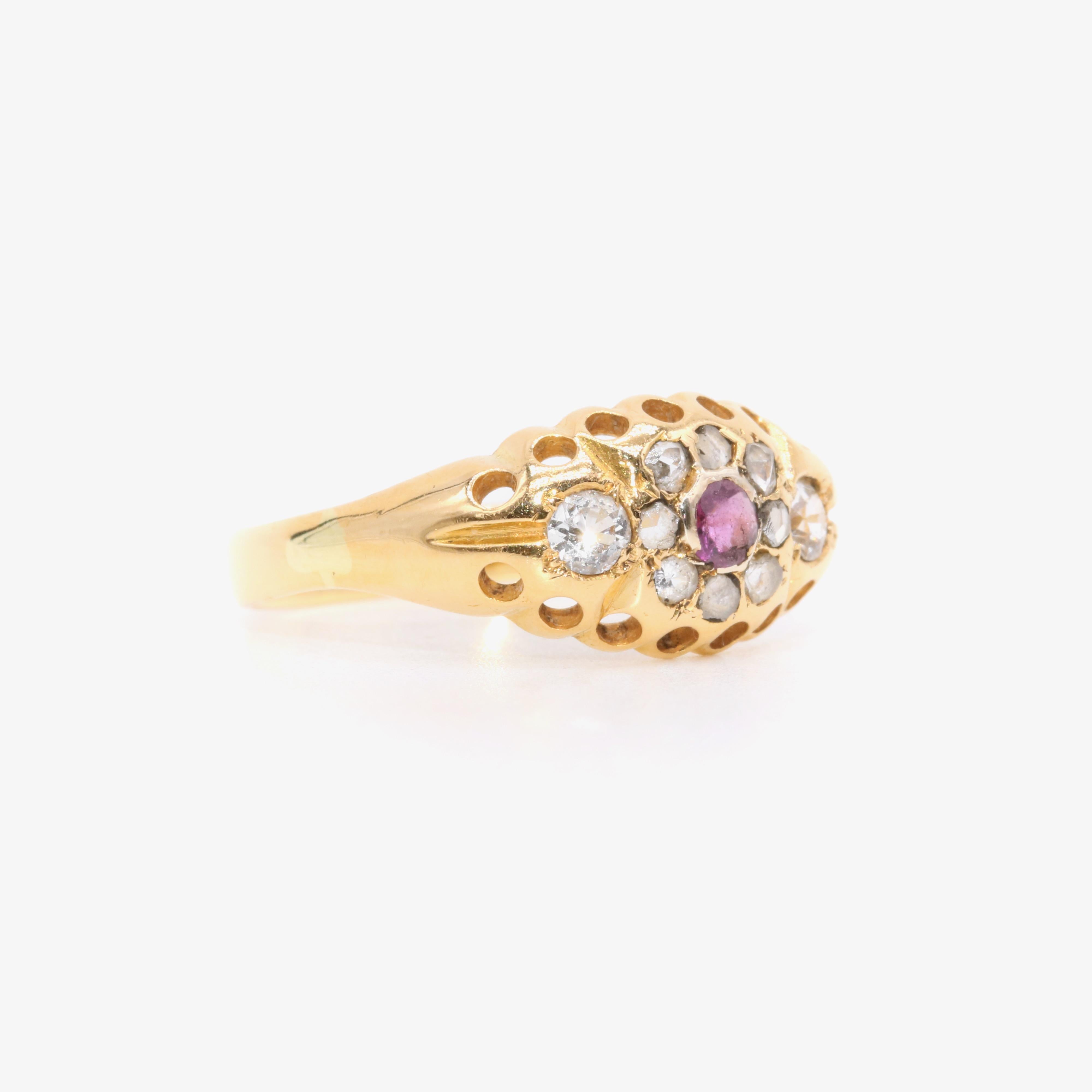 Ancienne bague victorienne en or jaune 18K avec grenat, diamant et cristal de roche Bon état - En vente à Staines-Upon-Thames, GB