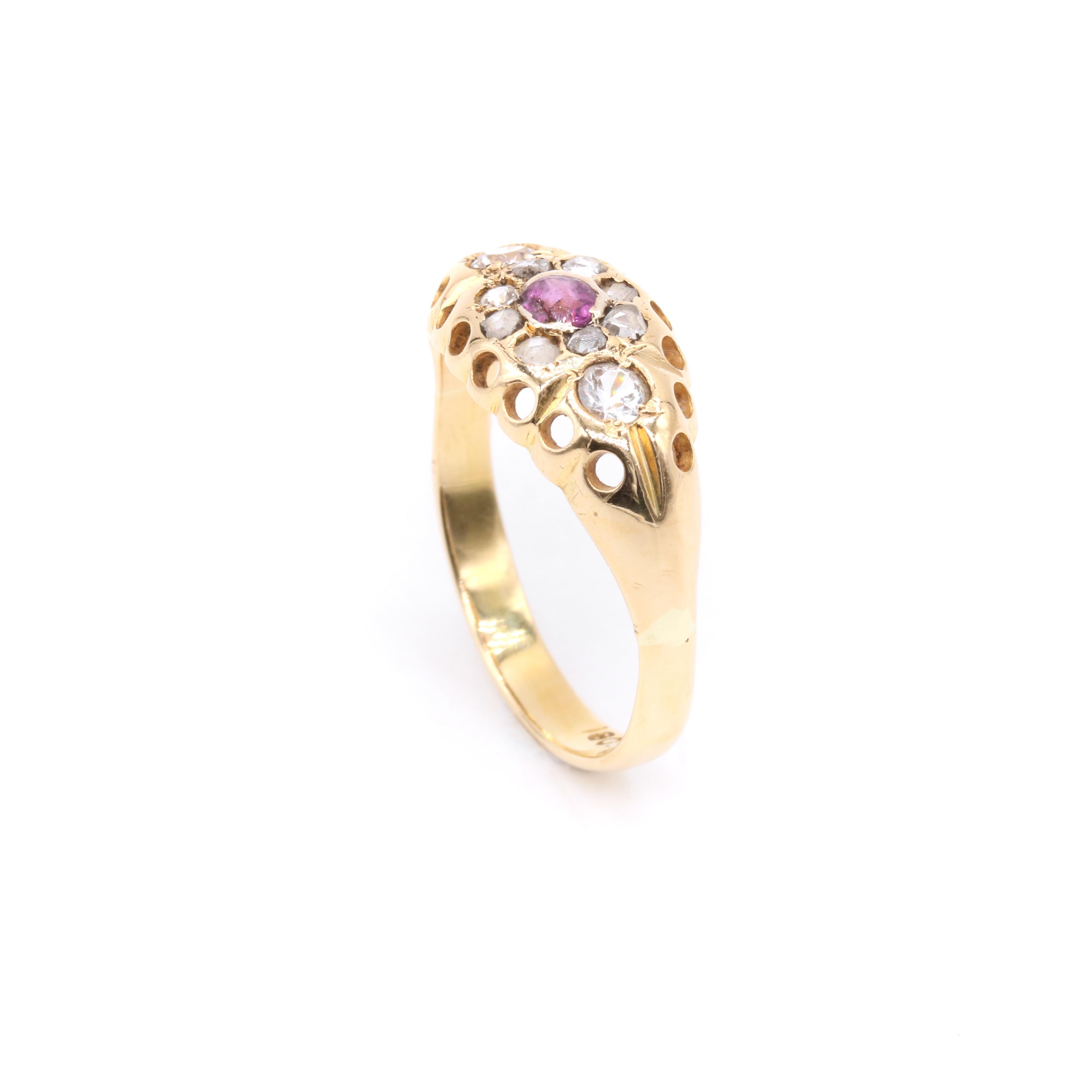 Ancienne bague victorienne en or jaune 18K avec grenat, diamant et cristal de roche en vente 2
