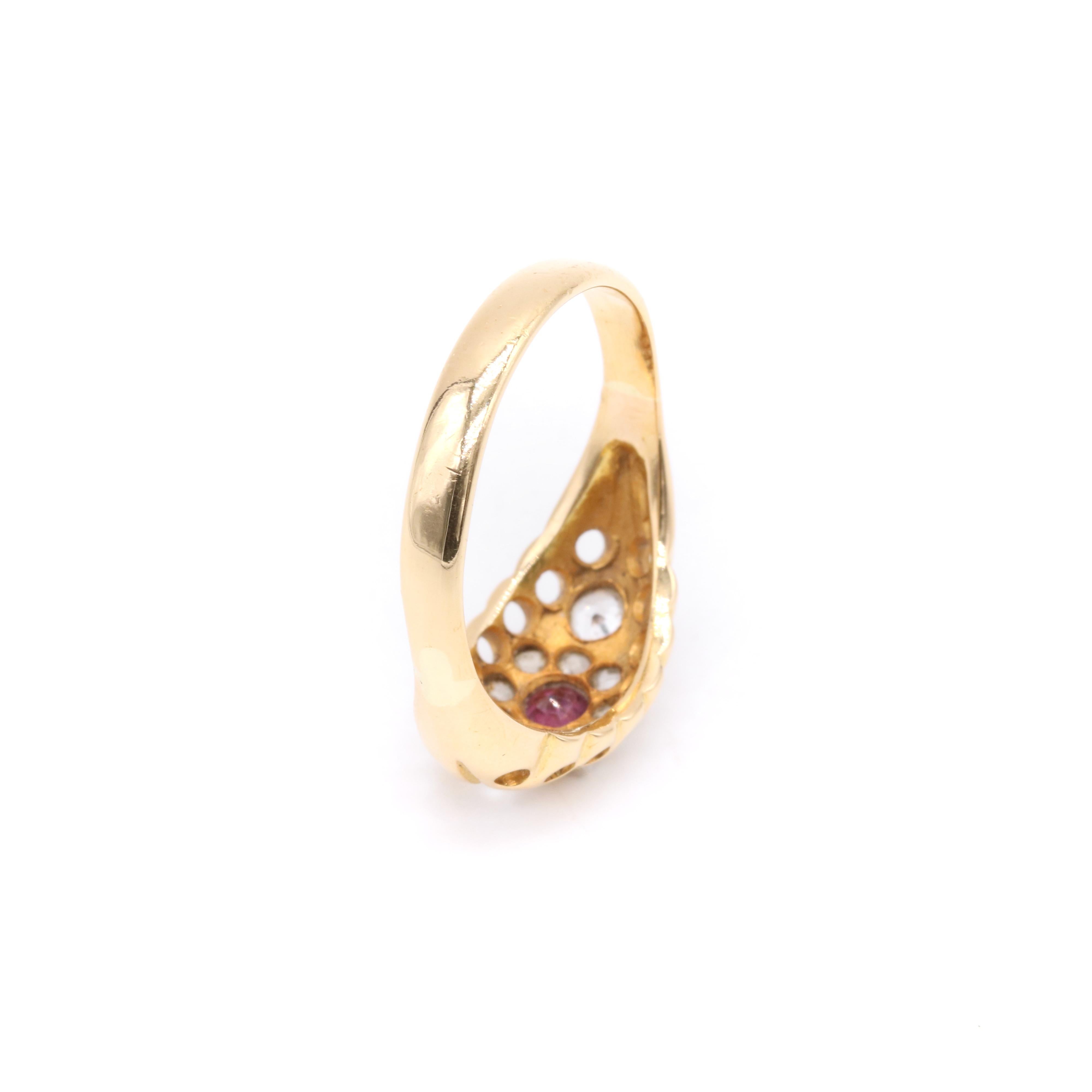 Ancienne bague victorienne en or jaune 18K avec grenat, diamant et cristal de roche en vente 3