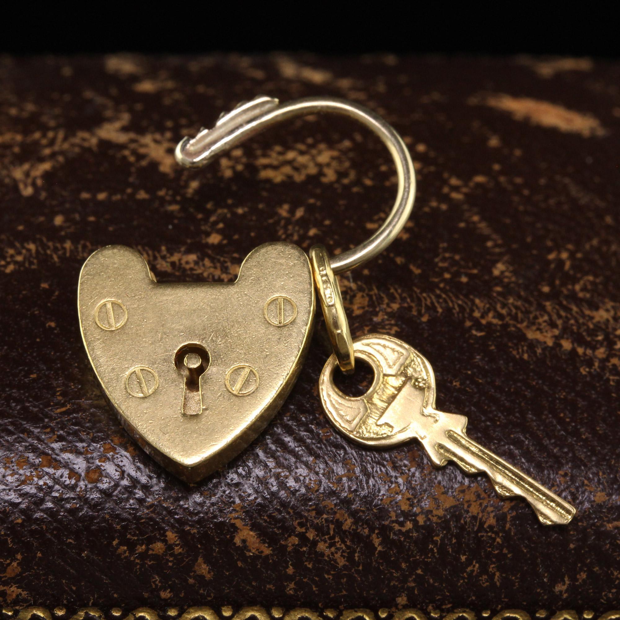 Antique Victorian 18K Yellow Gold Heart Lock and Key Pendant Charm In Good Condition For Sale In Great Neck, NY