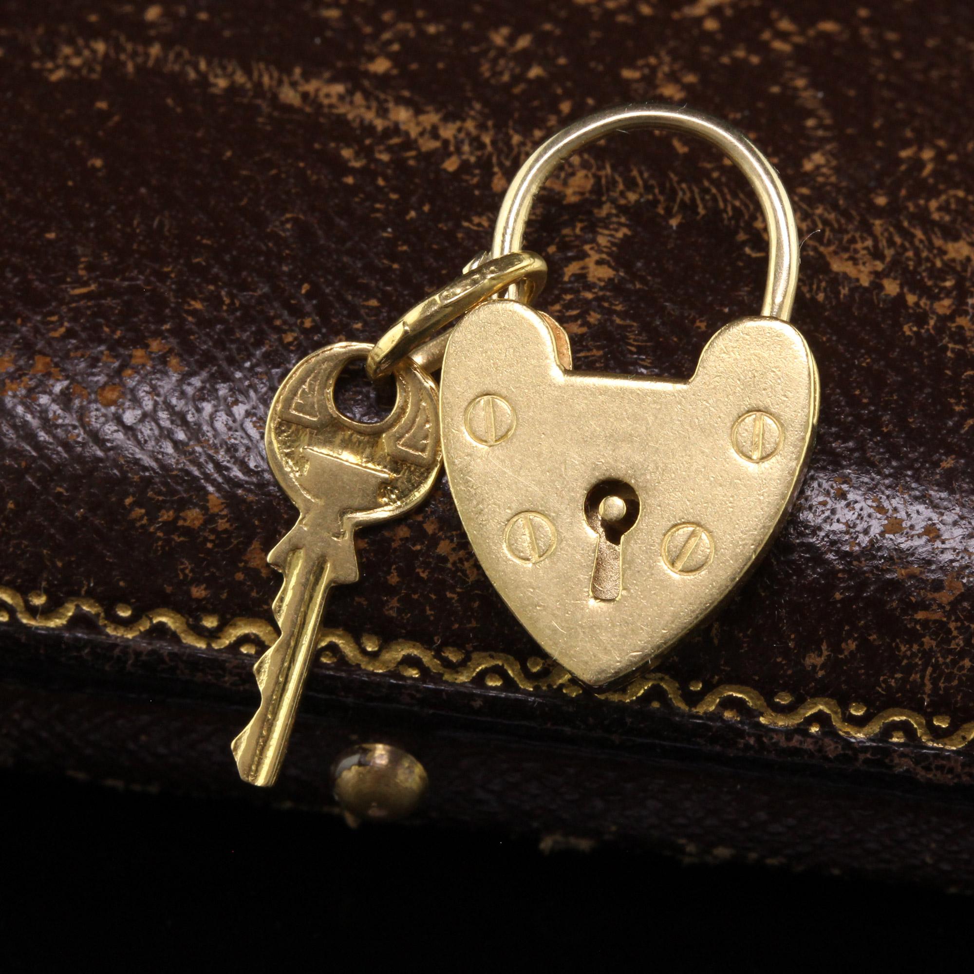 Antique Victorian 18K Yellow Gold Heart Lock and Key Pendant Charm For Sale 1