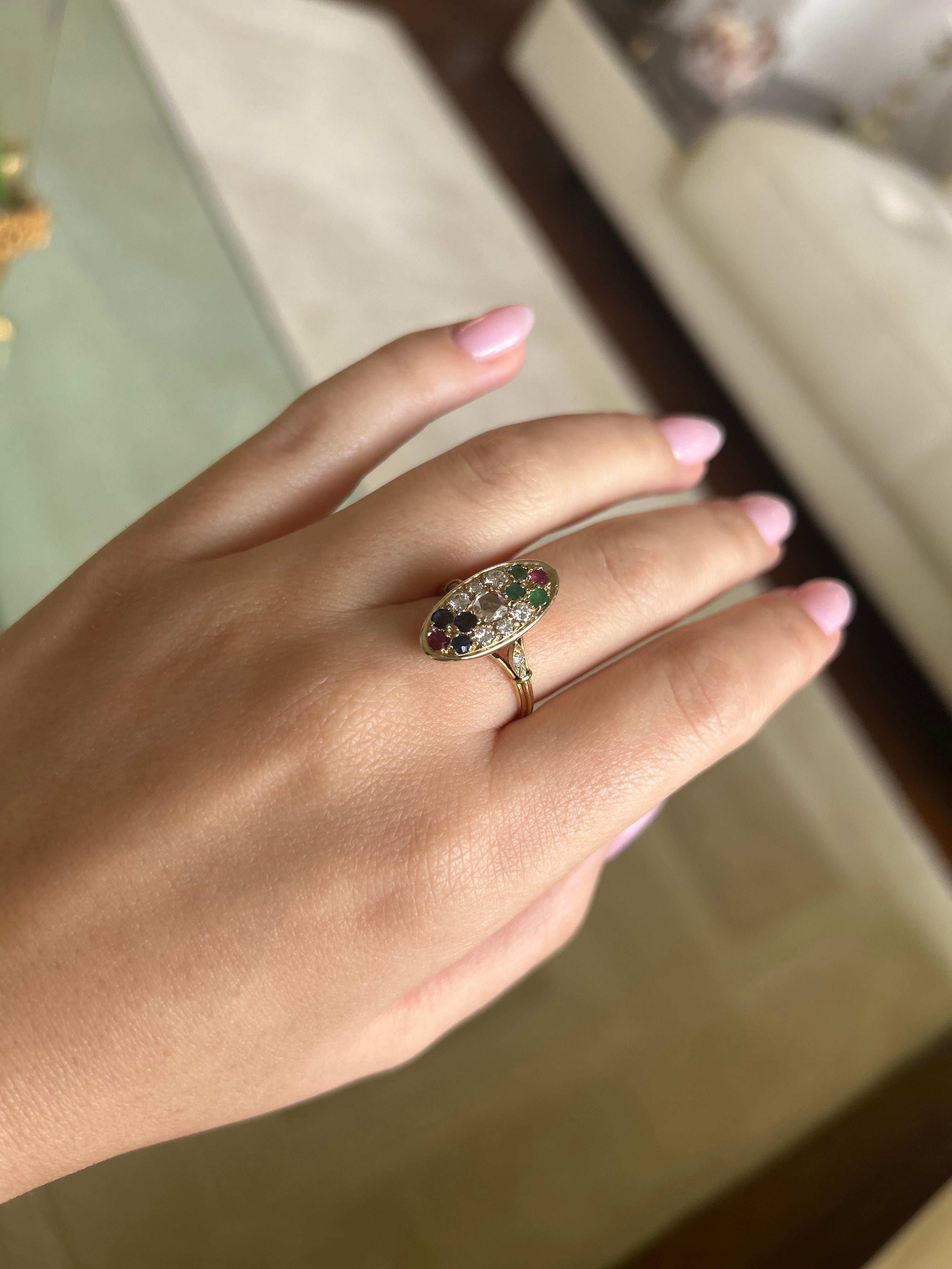 Antiker viktorianischer 18 Karat Gelbgold Multi-Gem Cluster-Ring Diamanten Rubine Smaragde im Zustand „Gut“ im Angebot in MONTMORENCY, FR