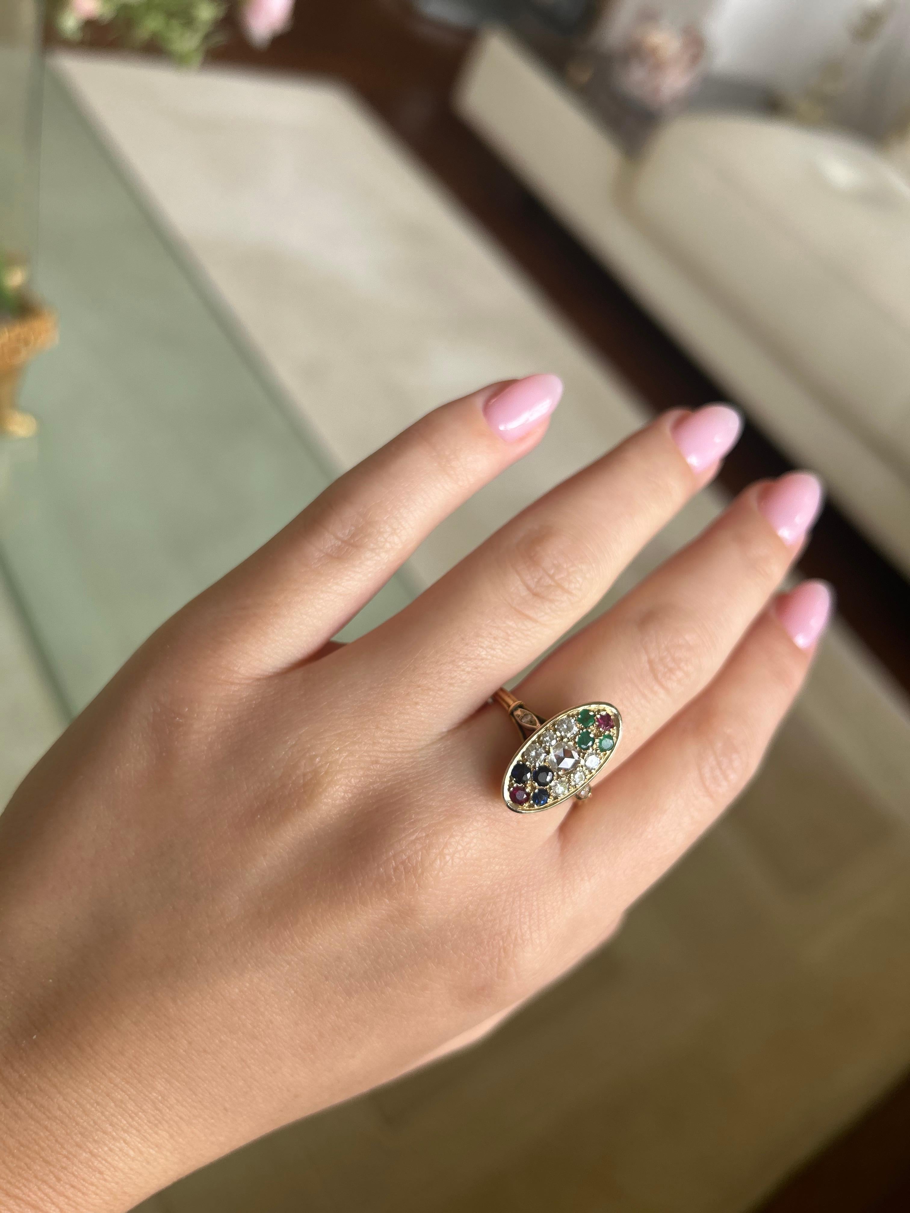 Antiker viktorianischer 18 Karat Gelbgold Multi-Gem Cluster-Ring Diamanten Rubine Smaragde im Angebot 2