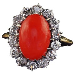 Bague cocktail victorienne ancienne en or jaune 18 carats, corail naturel et diamant vieille mine