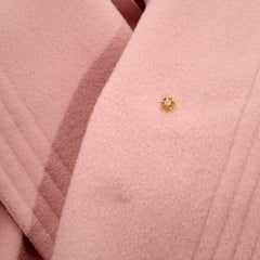 Antiguo alfiler victoriano de oro amarillo de 18 quilates con flor de diamantes talla antigua