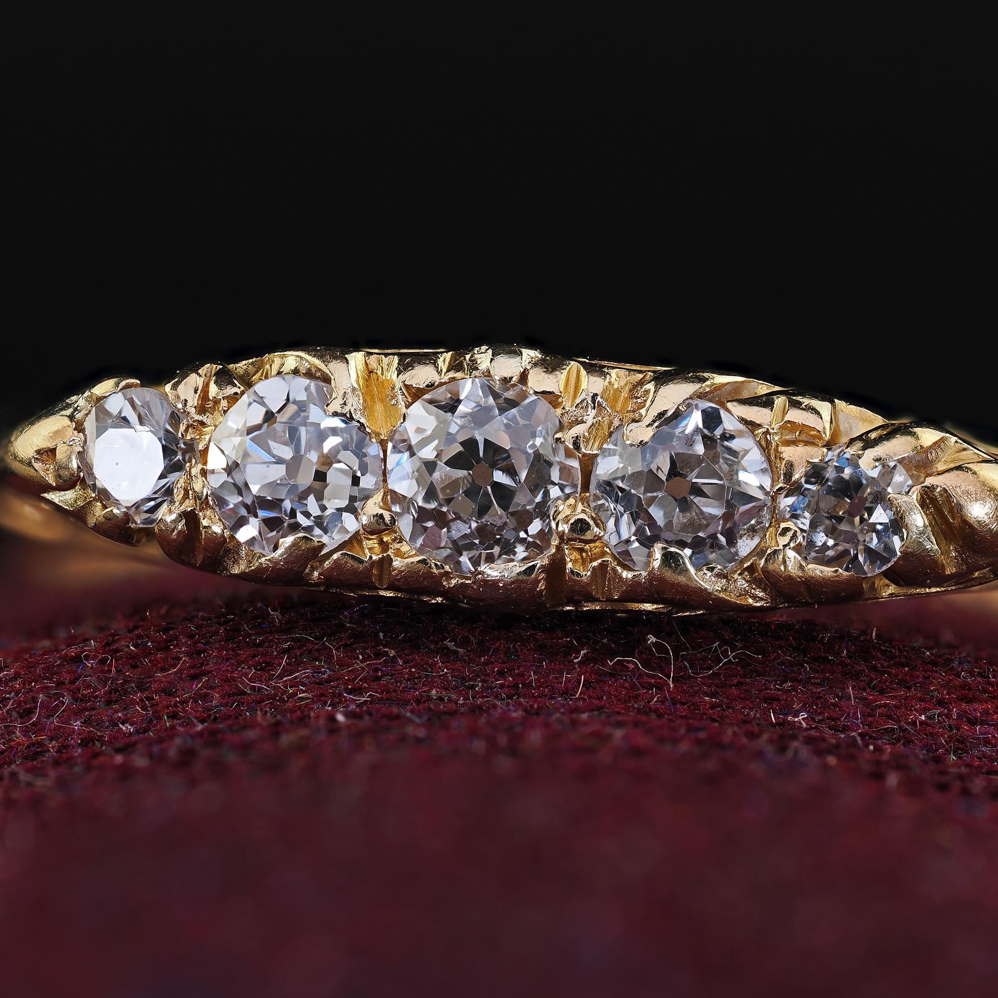 Anneau victorien ancien en or jaune 18 carats avec cinq pierres et diamants taille vieille Europe Pour femmes en vente