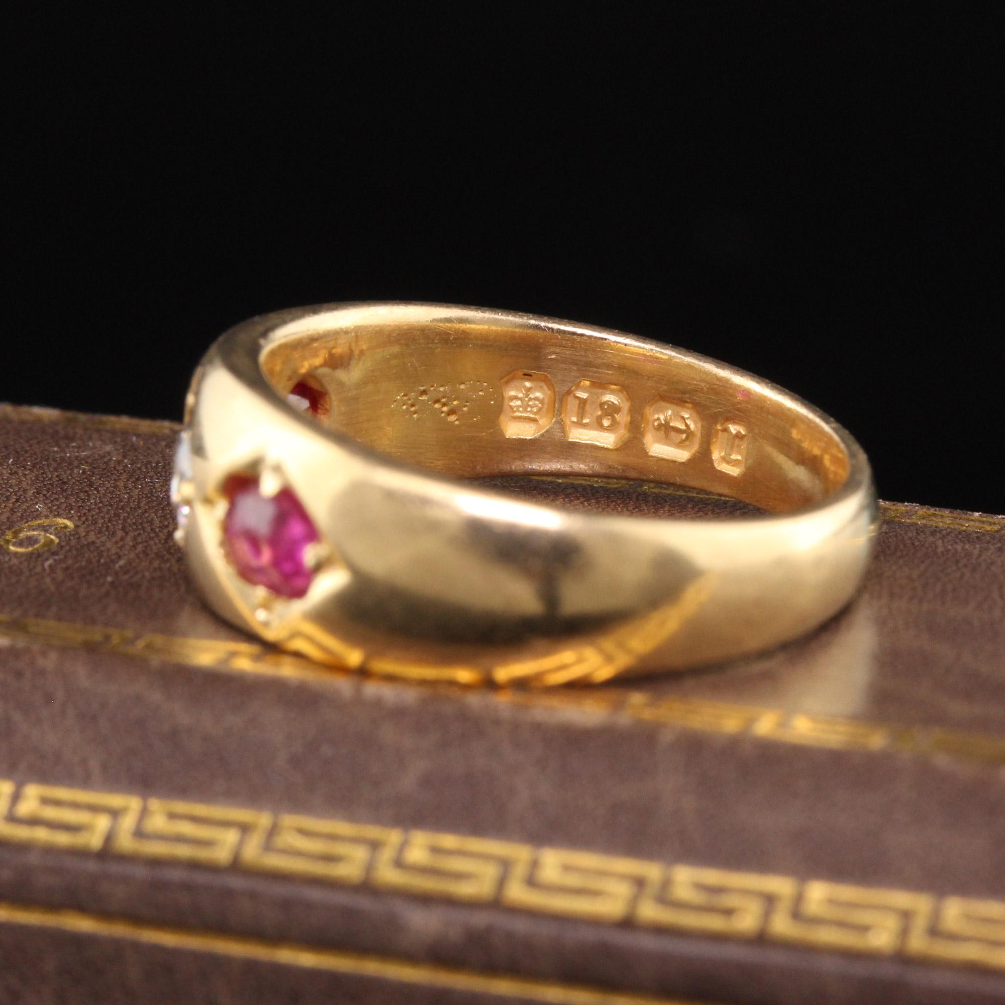 Antiguo anillo victoriano de oro amarillo de 18 quilates con tres piedras de diamantes y rubíes de la Vieja Europa Corte europeo antiguo en venta