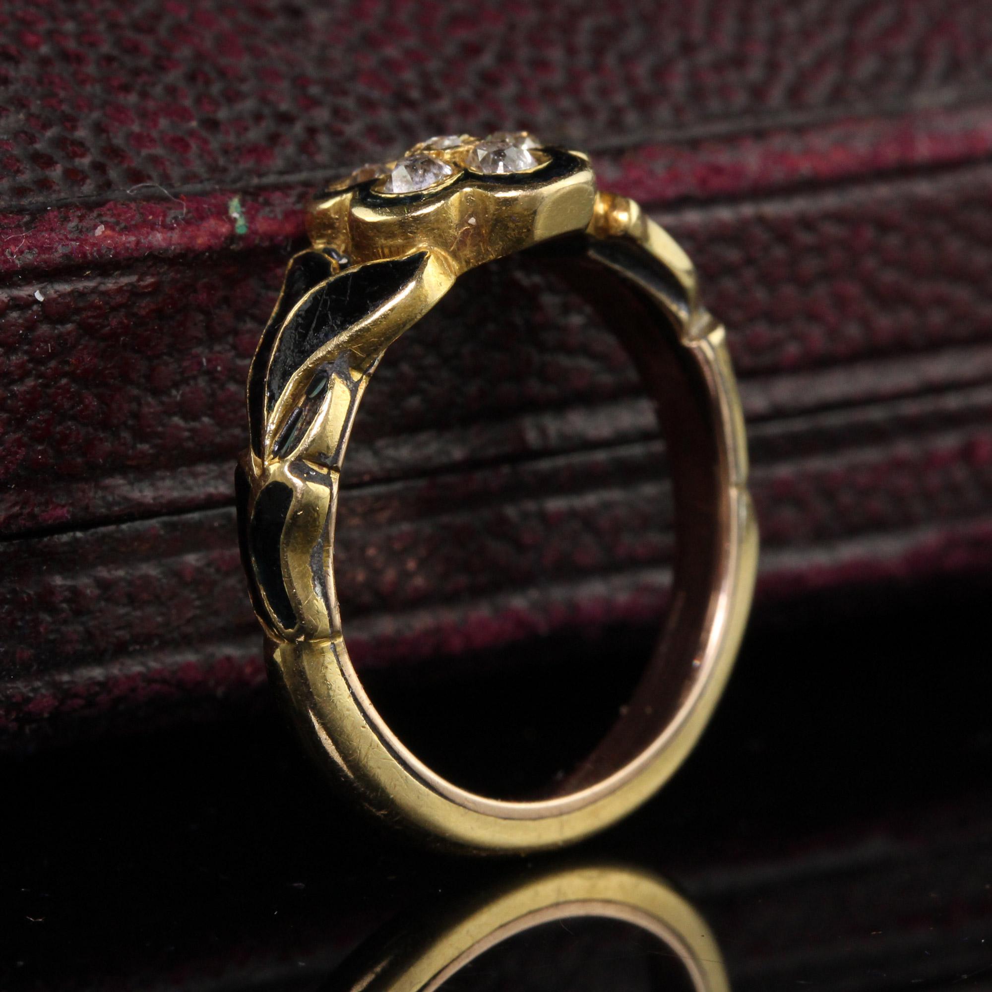 Antiker viktorianischer Blumenring aus 18 Karat Gelbgold mit schwarzer Emaille und Diamant im alten Minenschliff (Viktorianisch)