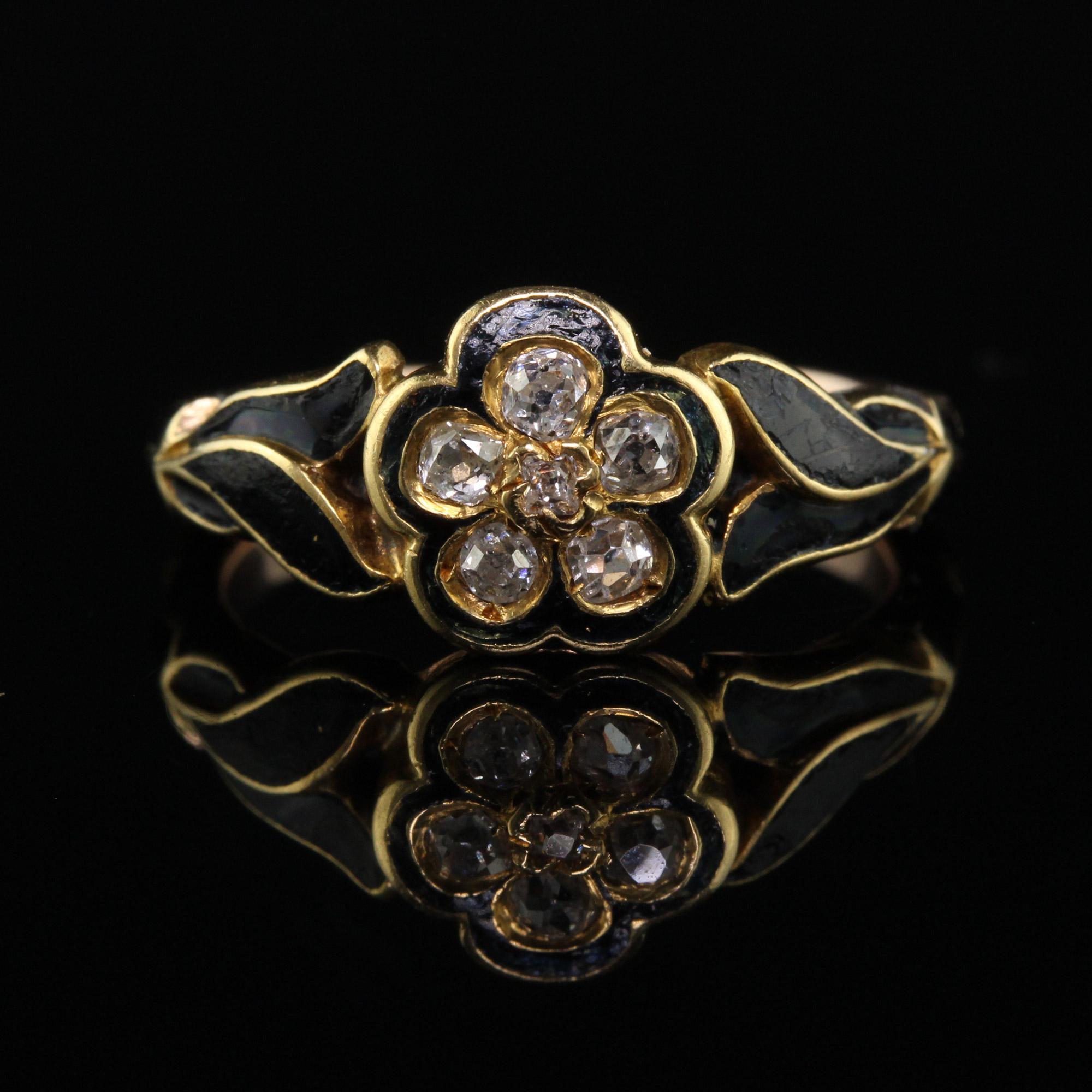 Antiker viktorianischer Blumenring aus 18 Karat Gelbgold mit schwarzer Emaille und Diamant im alten Minenschliff (Alteuropäischer Brillantschliff)