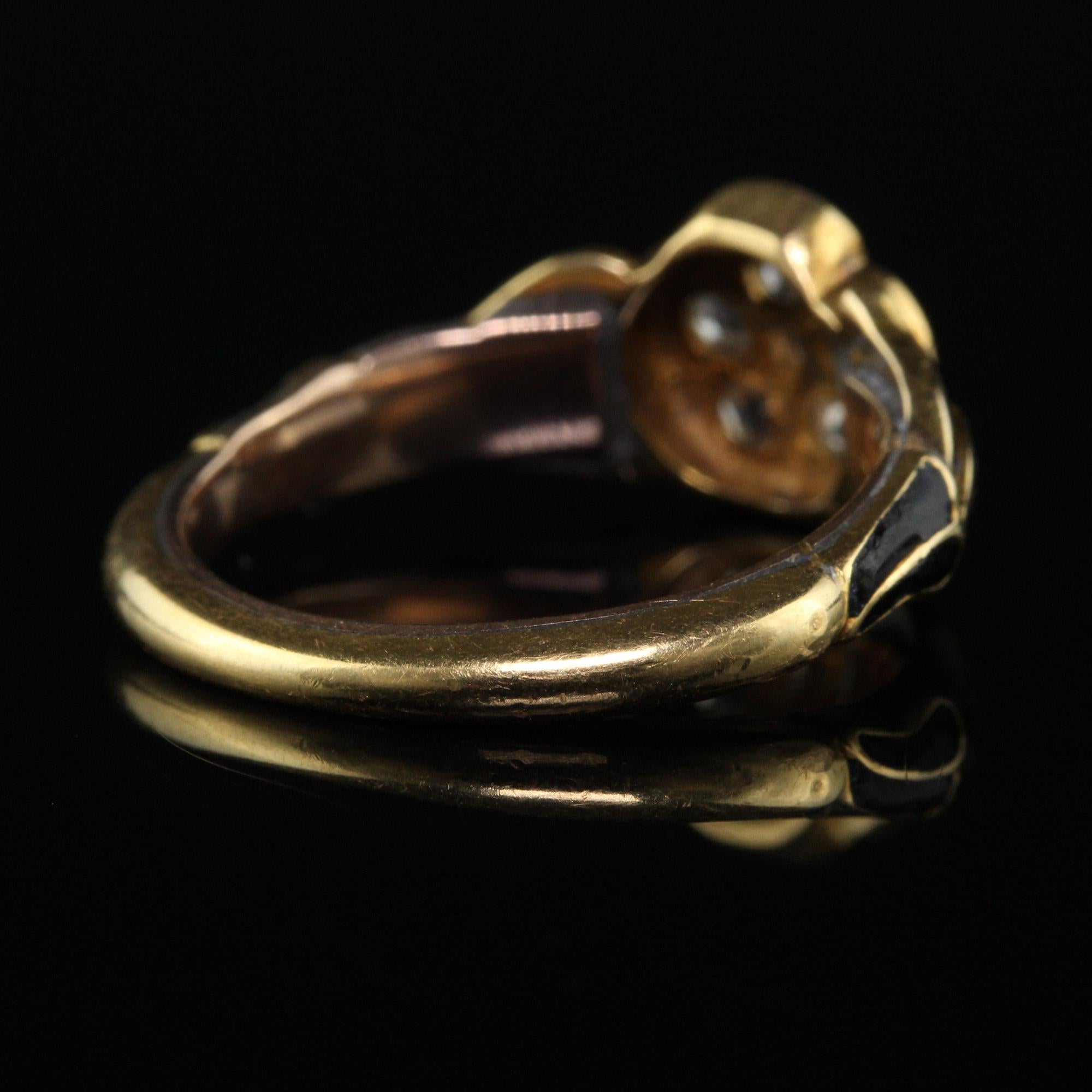 Antiker viktorianischer Blumenring aus 18 Karat Gelbgold mit schwarzer Emaille und Diamant im alten Minenschliff im Zustand „Gut“ in Great Neck, NY