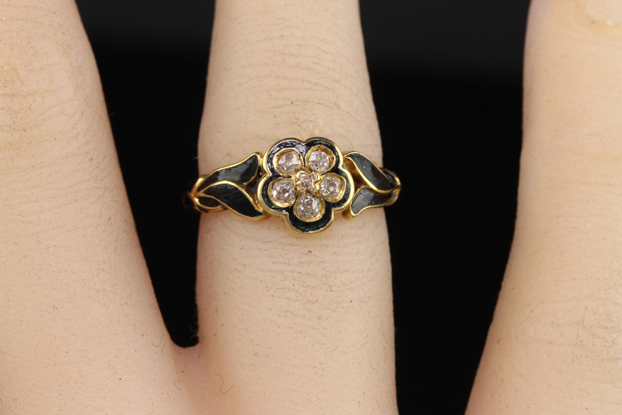 Antiker viktorianischer Blumenring aus 18 Karat Gelbgold mit schwarzer Emaille und Diamant im alten Minenschliff 1