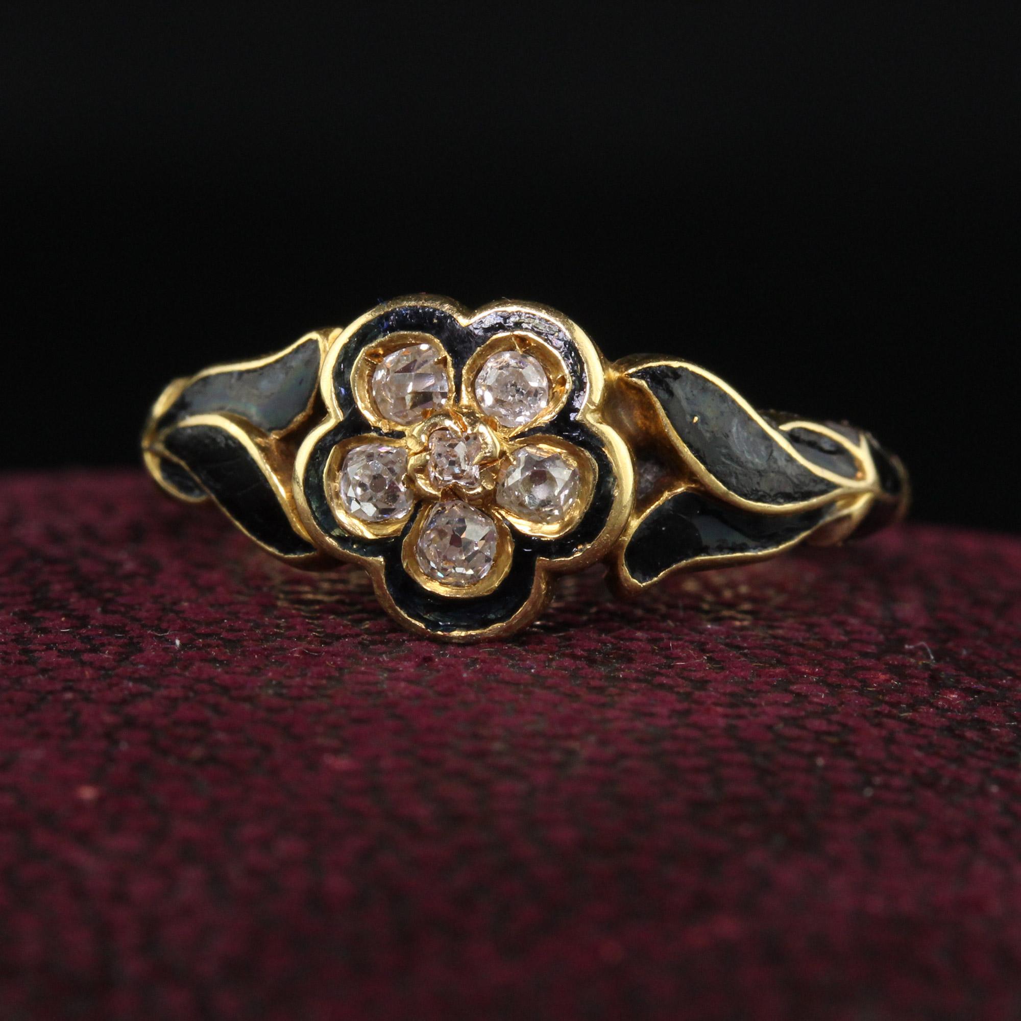 Antiker viktorianischer Blumenring aus 18 Karat Gelbgold mit schwarzer Emaille und Diamant im alten Minenschliff 2