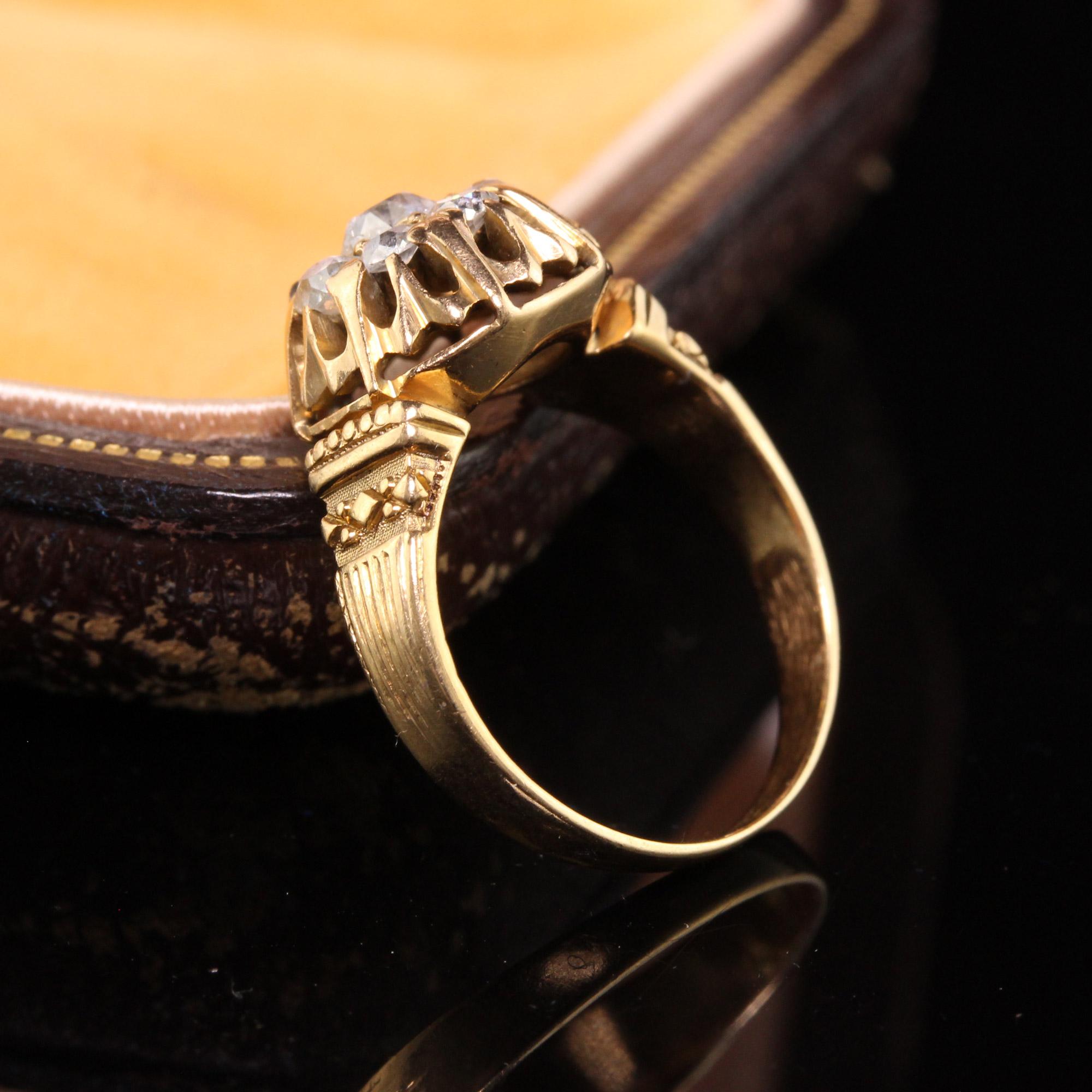 Antique Victorian 18K Yellow Gold Old Mine Cut Diamond Cluster Ring In Good Condition In Great Neck, NY