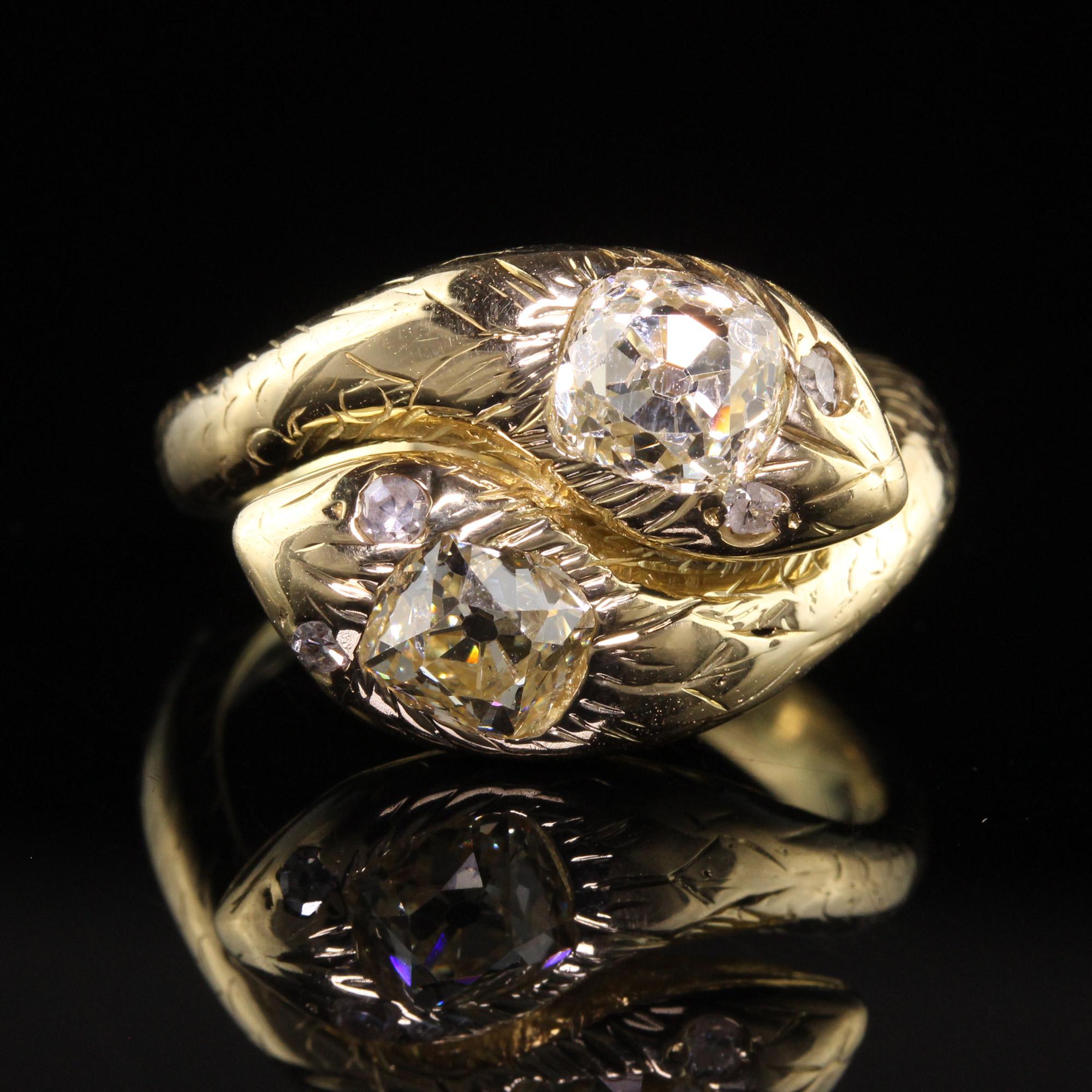 Antiker viktorianischer Doppelschlangenring aus 18 Karat Gelbgold mit Diamanten im alten Minenschliff im Zustand „Gut“ im Angebot in Great Neck, NY