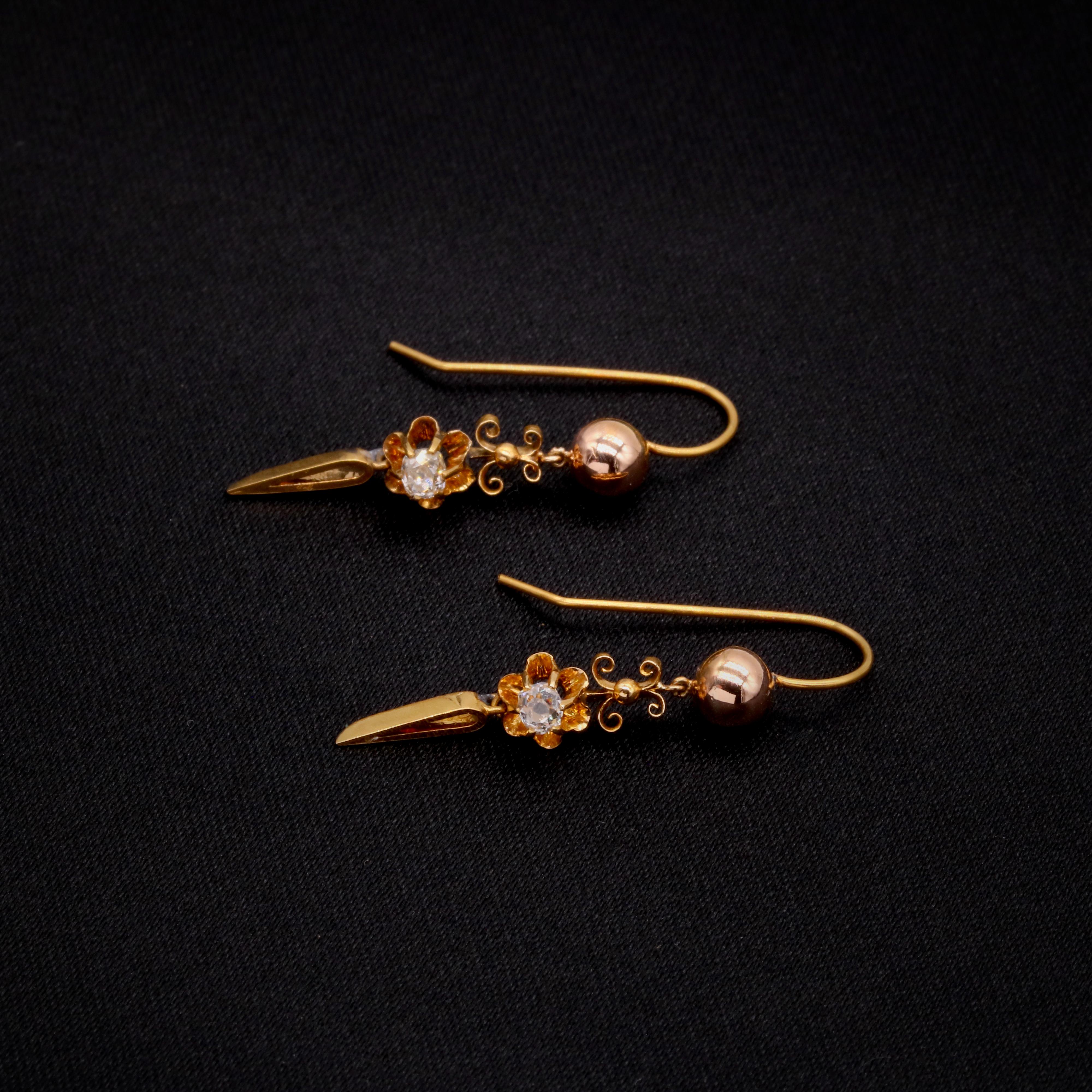Antique Victorian 18K Yellow Gold Old Mine Cut Diamond Drop Earrings For Sale 3