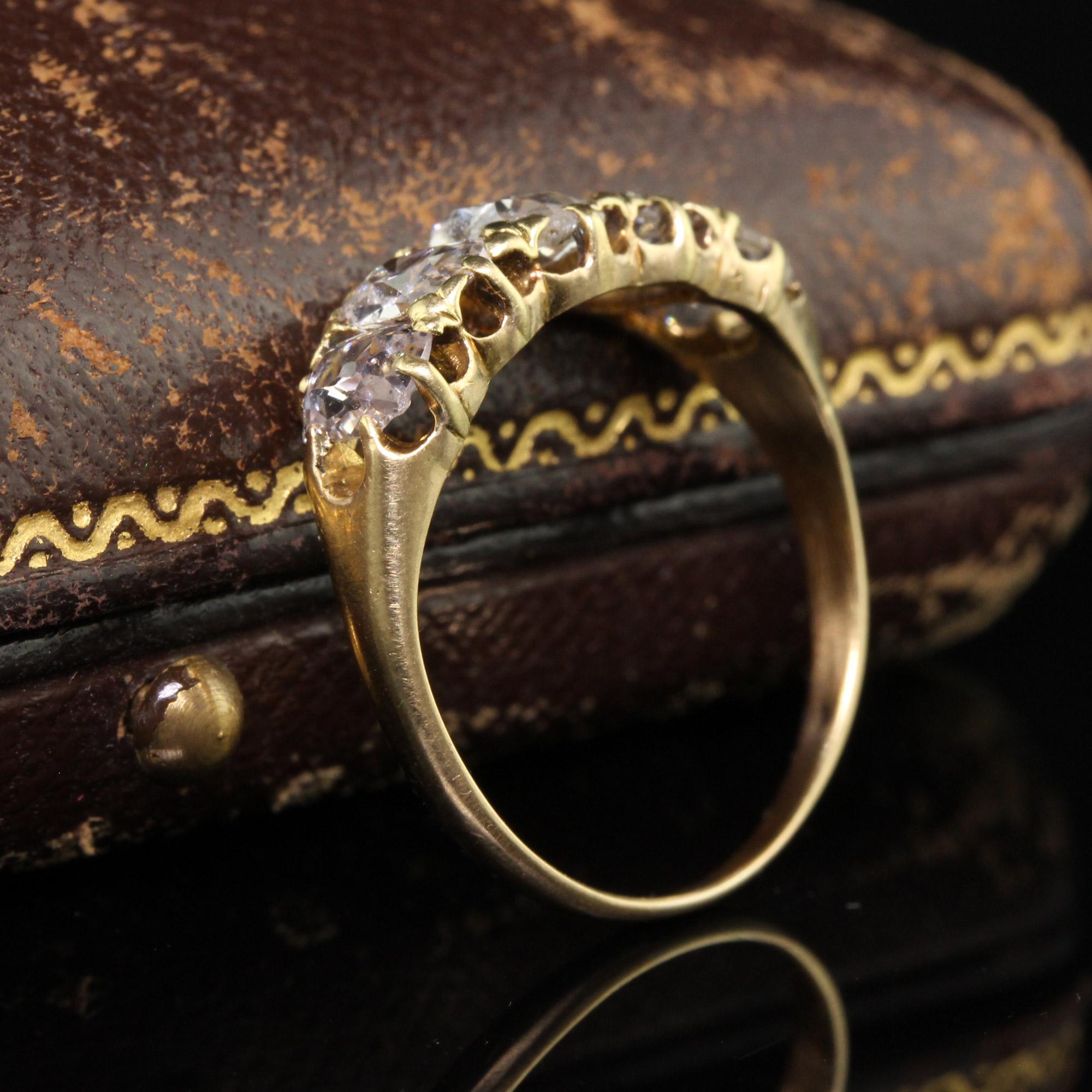 Victorien Bague victorienne ancienne en or jaune 18 carats avec diamants taille vieille mine en vente
