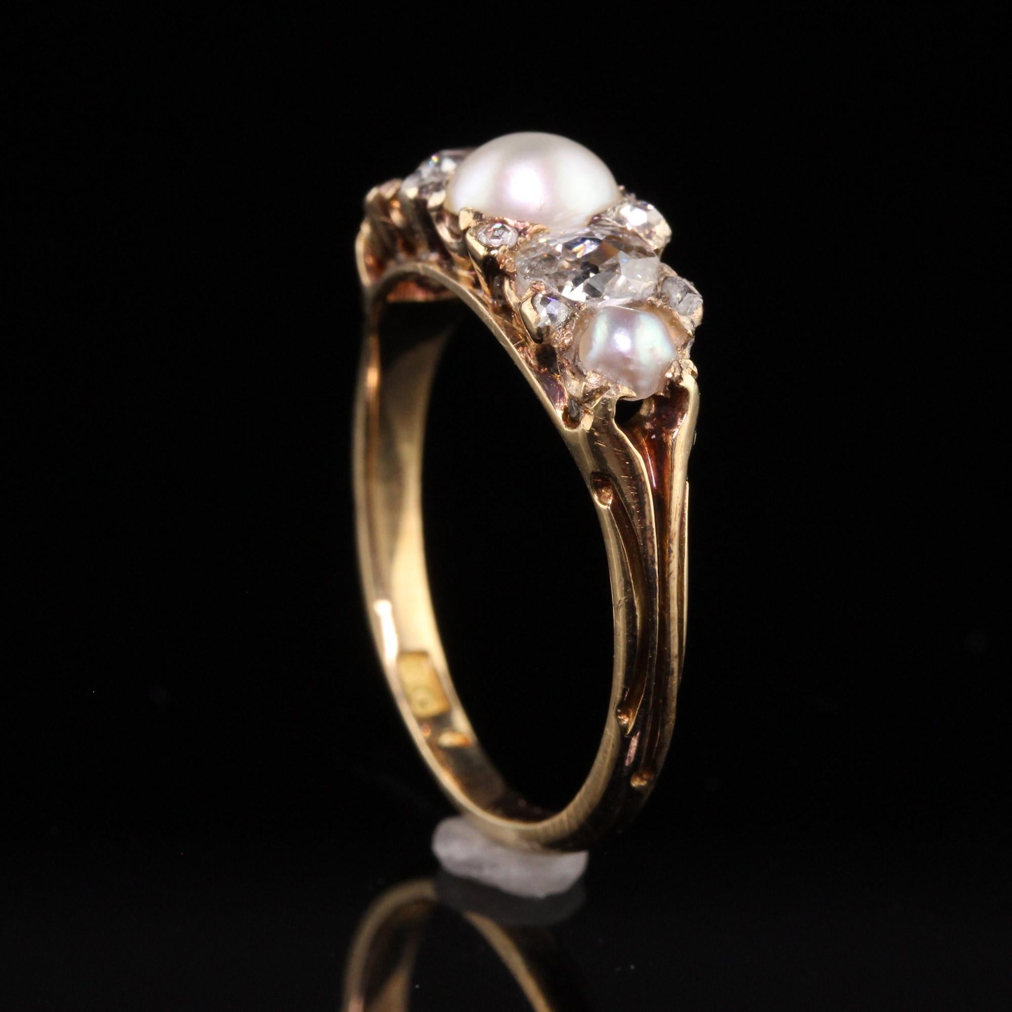 Anneau victorien ancien en or jaune 18 carats avec perles naturelles de taille vieille mine et diamants en vente 2
