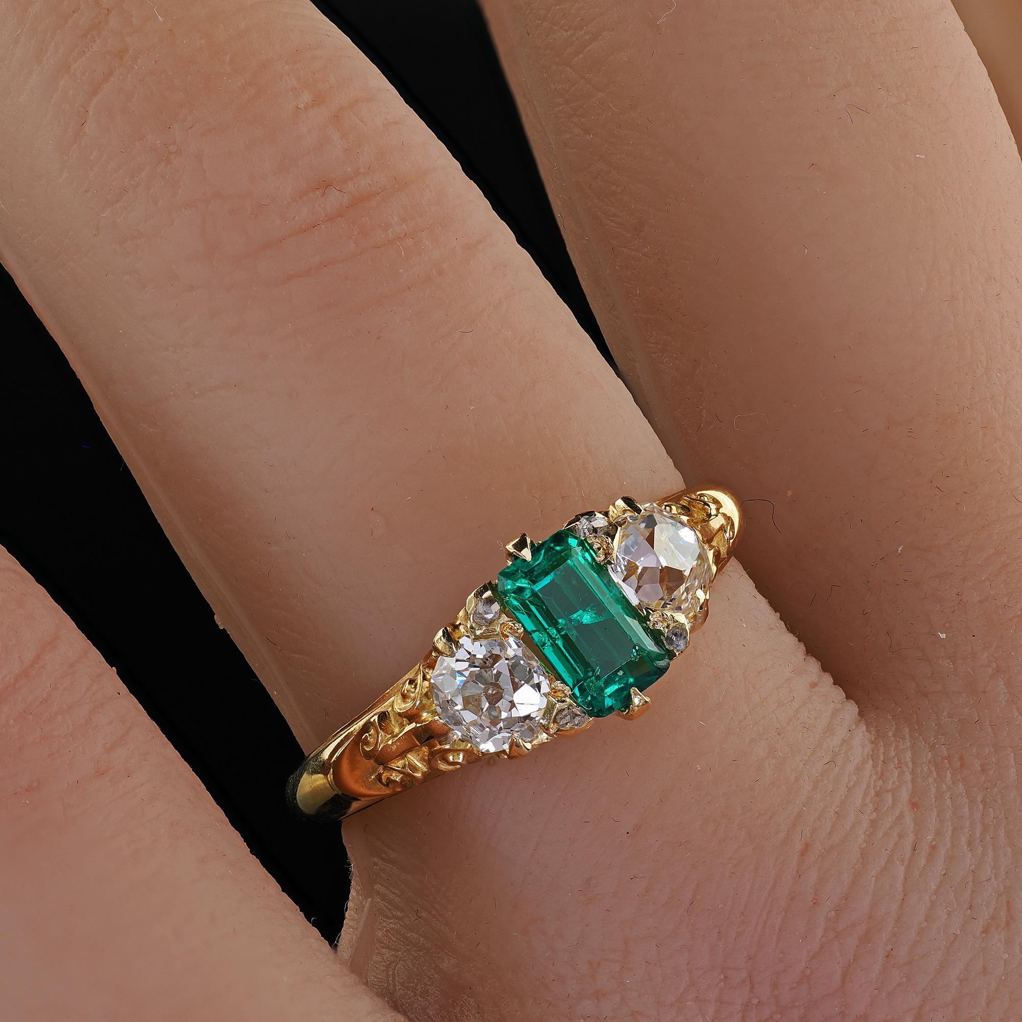 Antique Victorian 18K Yellow Gold Old Mine Diamond and Colombian Emerald Ring For Sale 5
