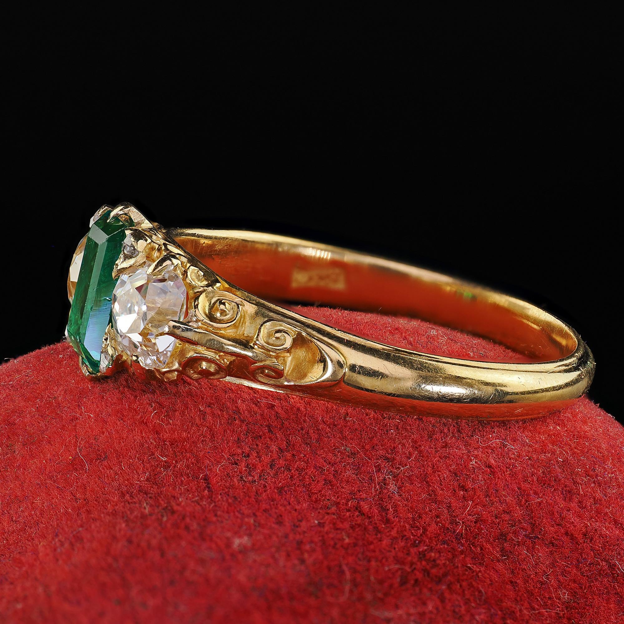Women's Antique Victorian 18K Yellow Gold Old Mine Diamond and Colombian Emerald Ring For Sale