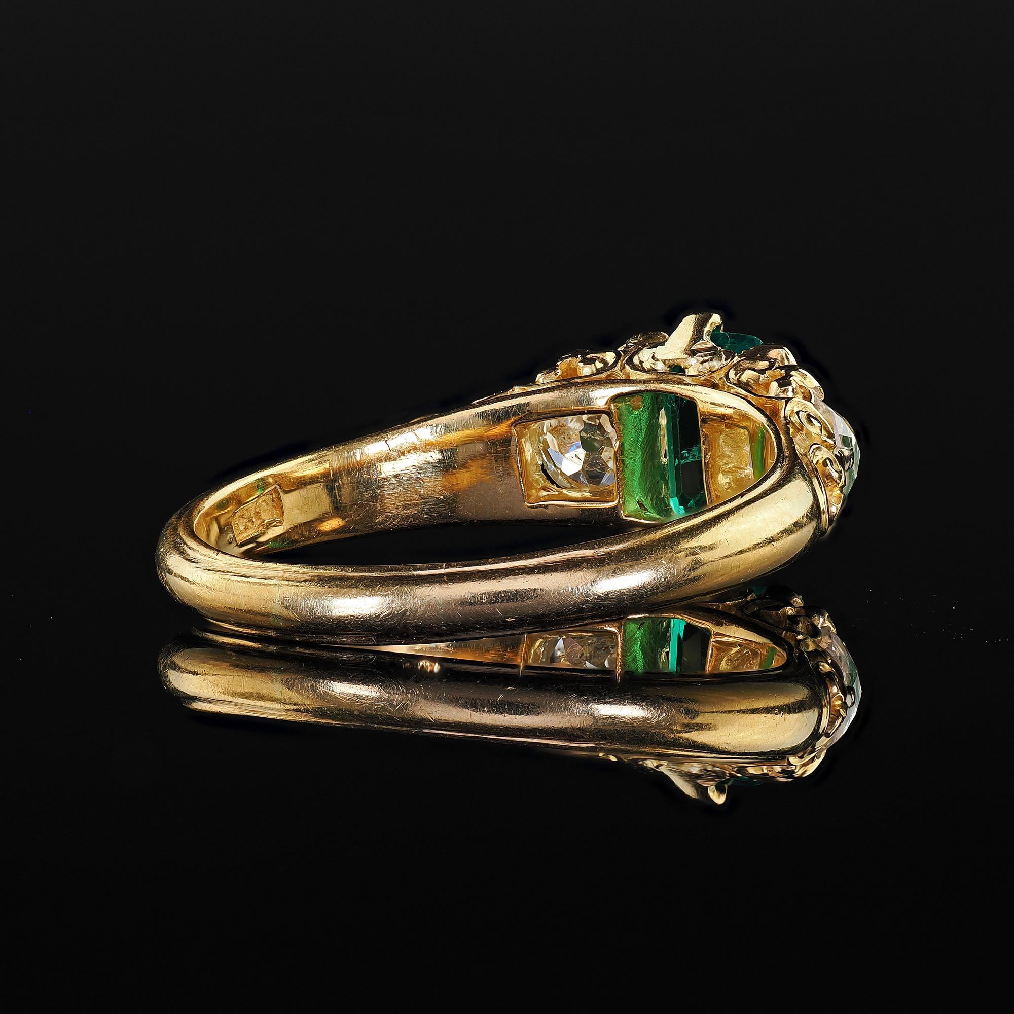 Antique Victorian 18K Yellow Gold Old Mine Diamond and Colombian Emerald Ring For Sale 3