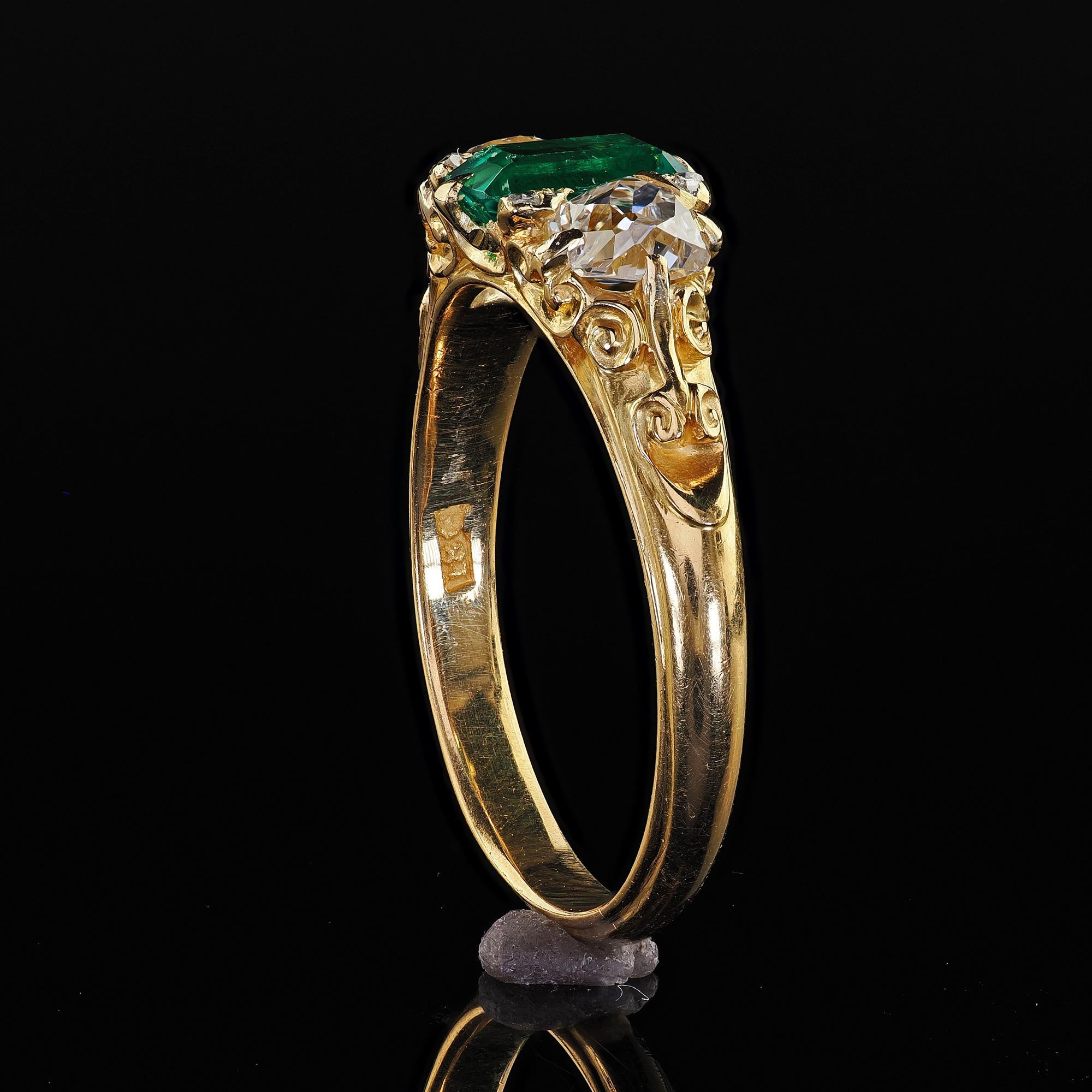 Antique Victorian 18K Yellow Gold Old Mine Diamond and Colombian Emerald Ring For Sale 4