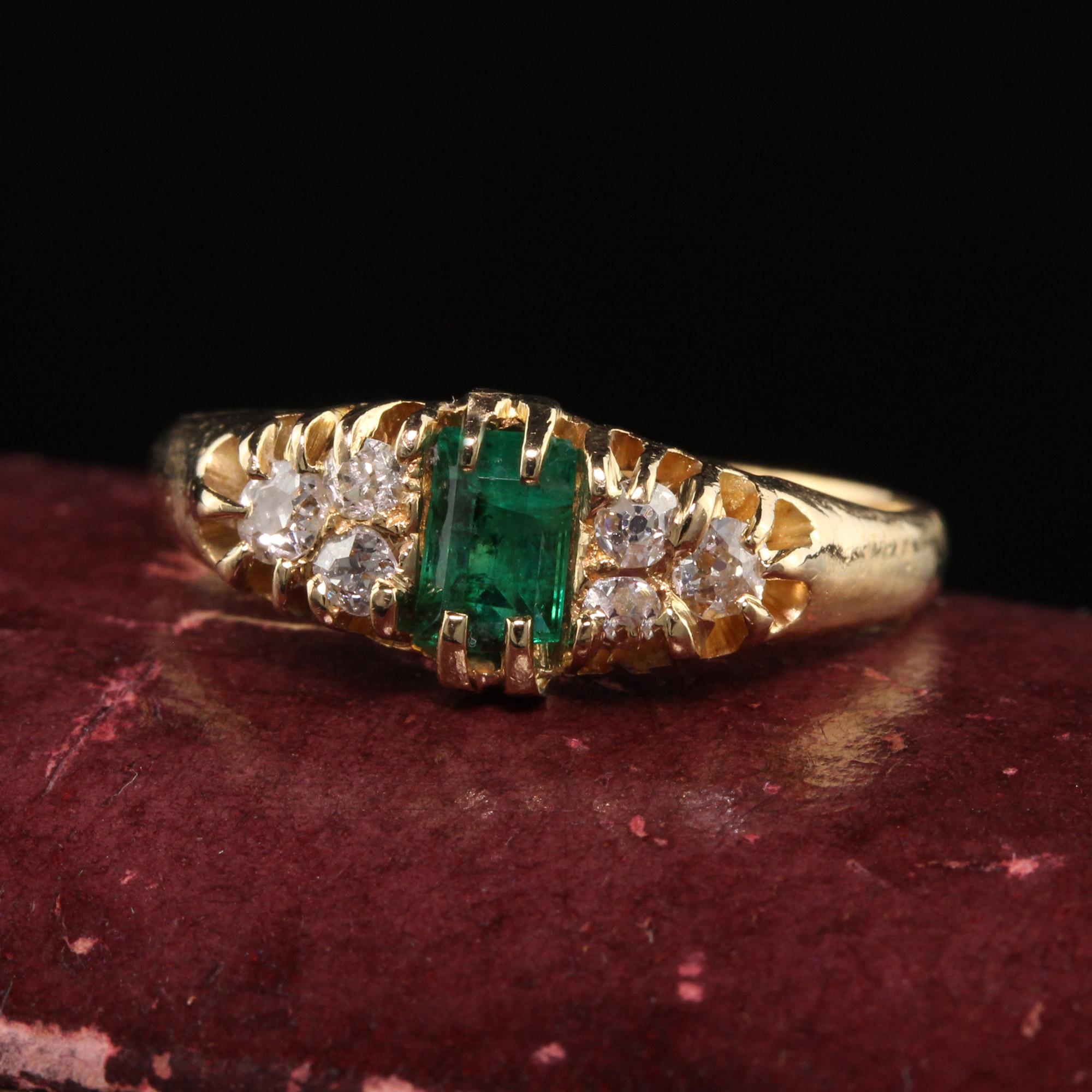 Antique Victorian 18K Yellow Gold Old Mine Diamond and Emerald Ring In Good Condition In Great Neck, NY