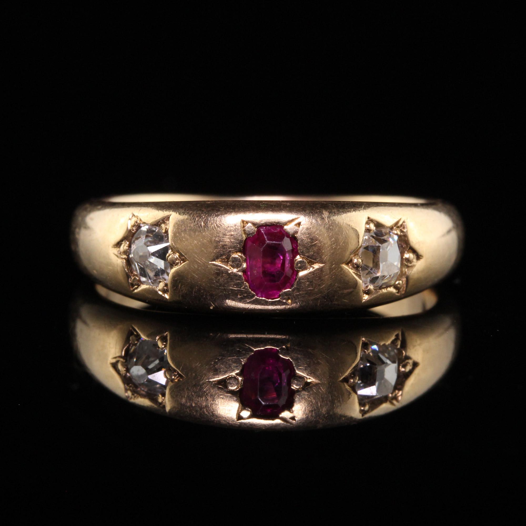 Antique Victorian 18k Yellow Gold Old Mine Diamond and Ruby Three Stone Ring In Good Condition For Sale In Great Neck, NY