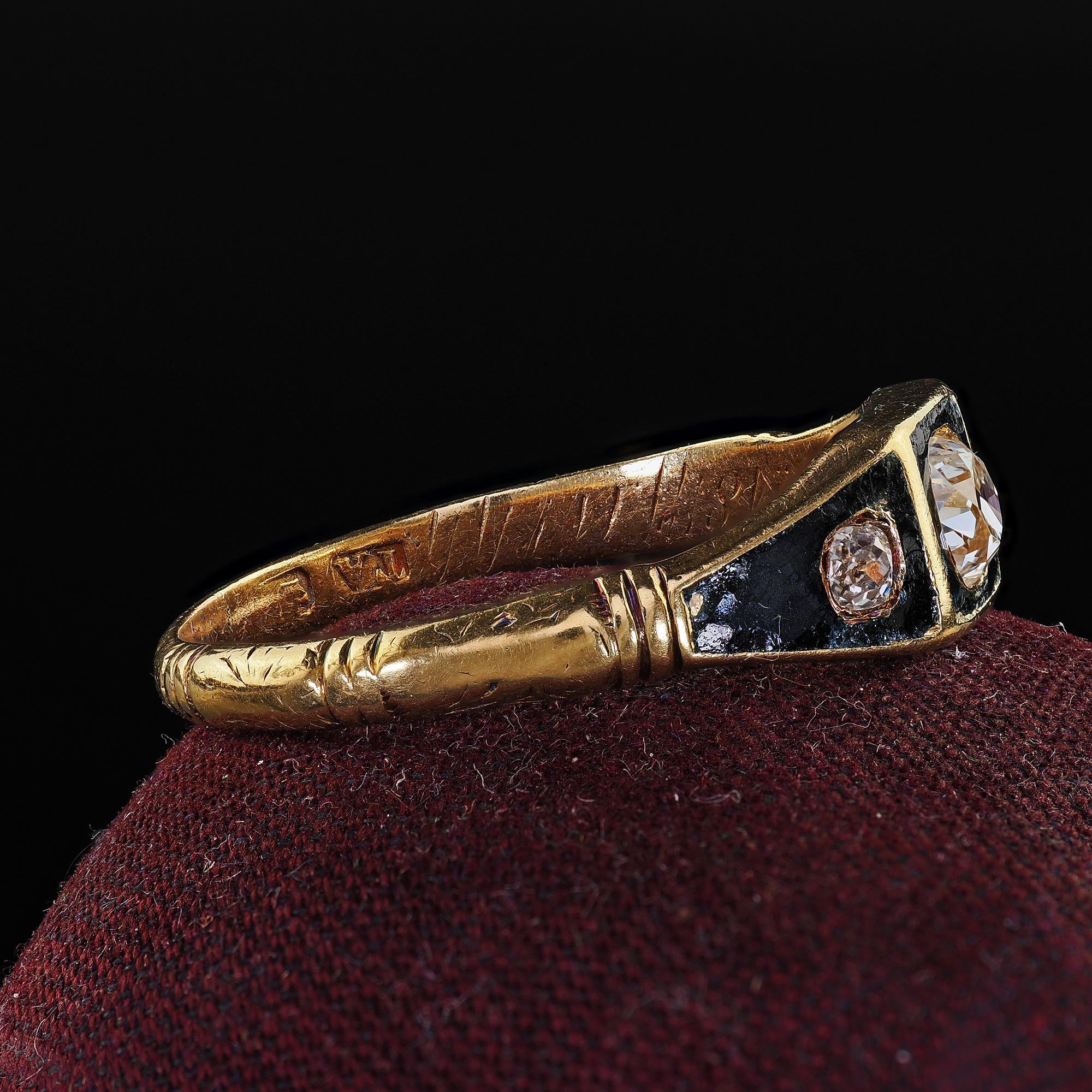Antique Victorian 18K Yellow Gold Old Mine Diamond Enamel Three Stone Ring In Good Condition In Great Neck, NY