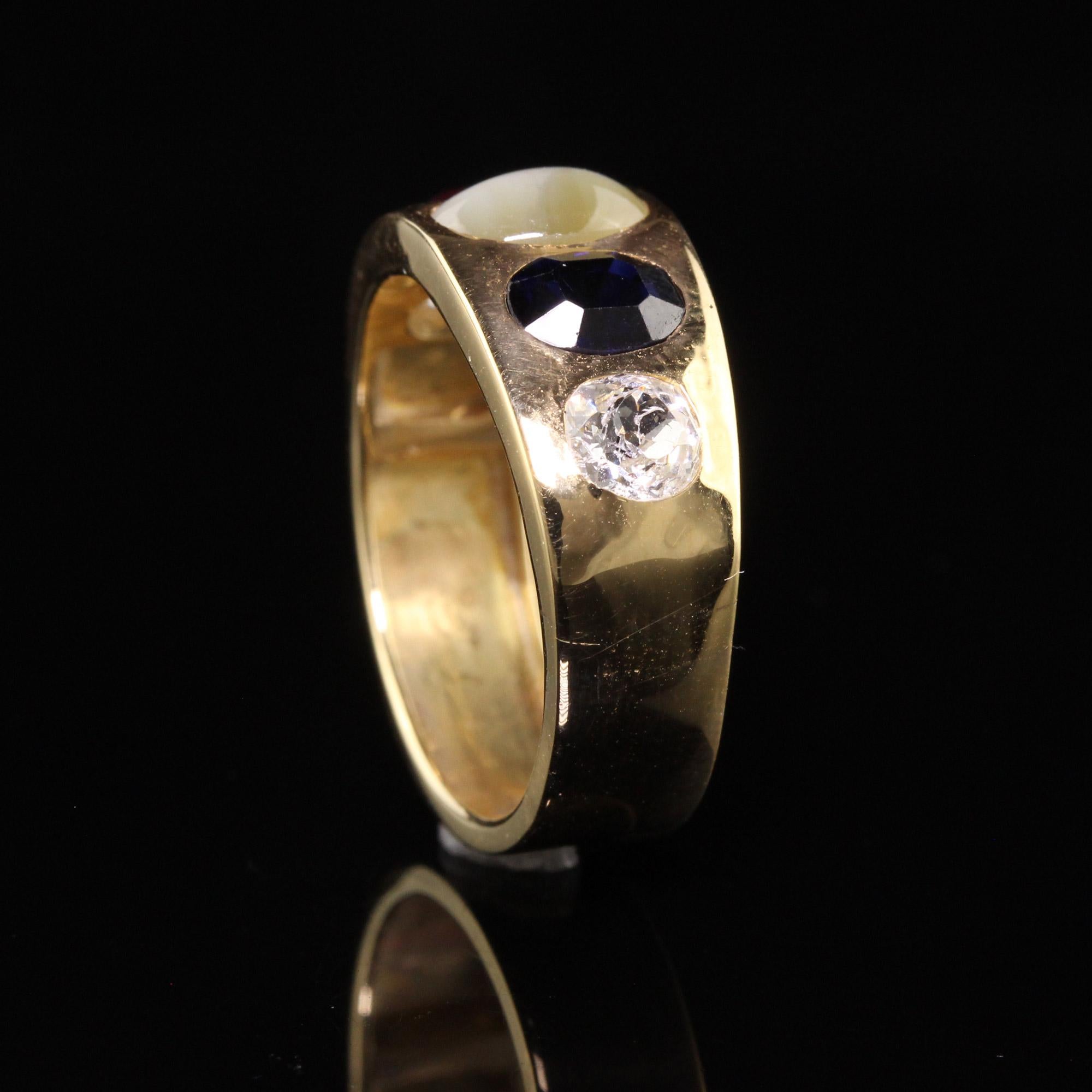 Bague victorienne ancienne en or jaune 18 carats sertie de diamants, rubis et saphirs Unisexe en vente
