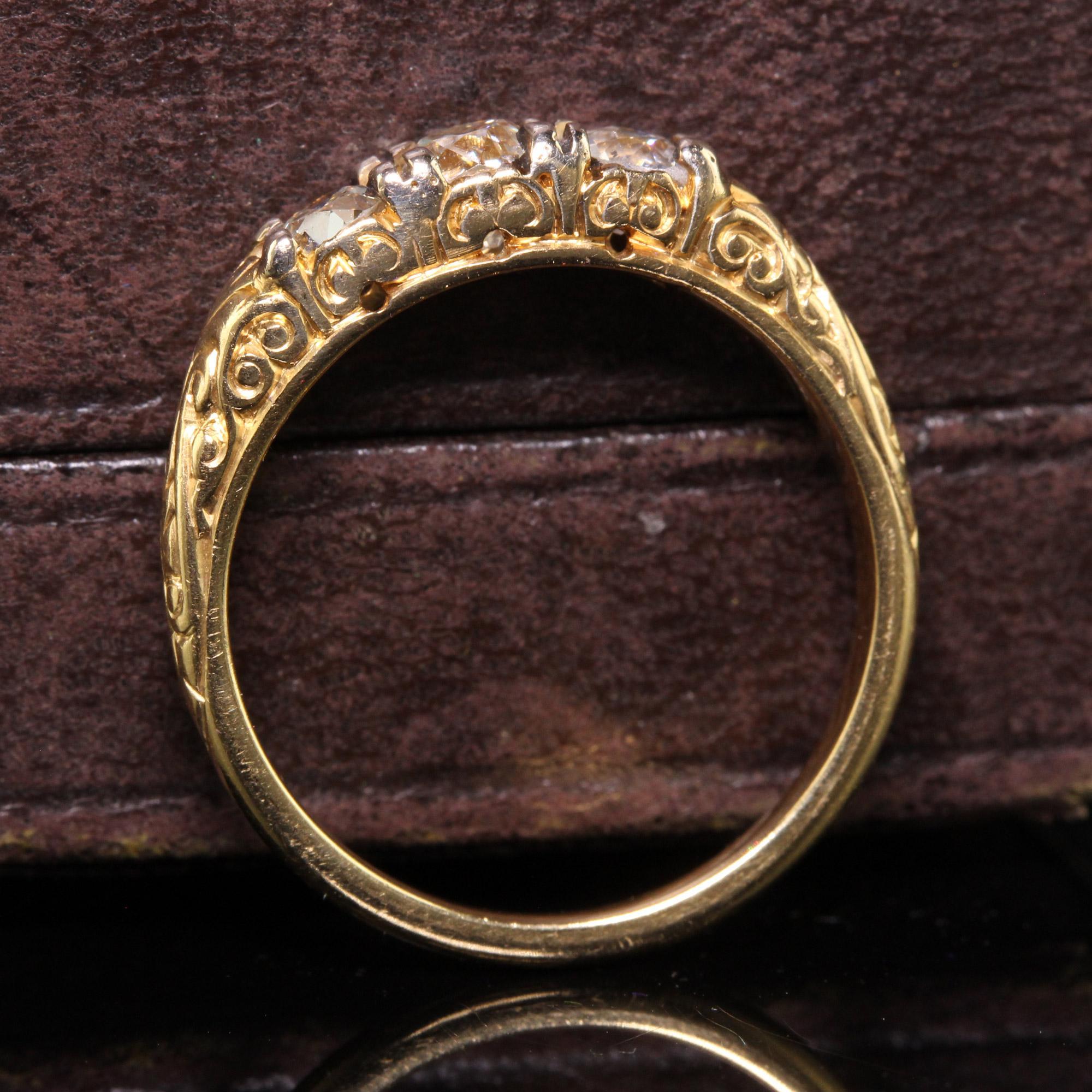 Antique Victorian 18K Yellow Gold Old Mine Diamond Three Stone Wedding Band In Good Condition For Sale In Great Neck, NY