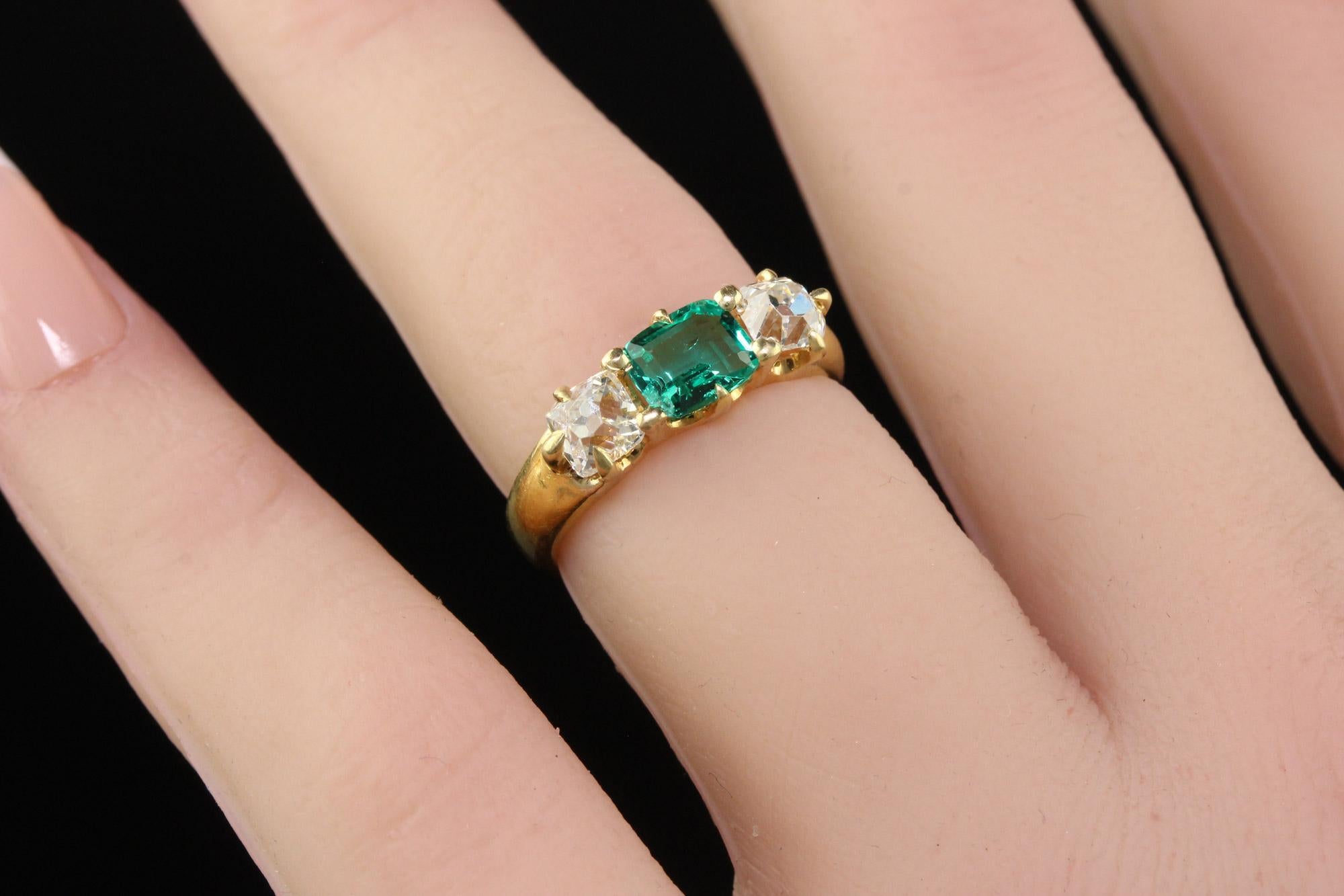Antique Victorian 18K Yellow Gold Peruzzi Cut Diamond Emerald Three Stone Ring 5