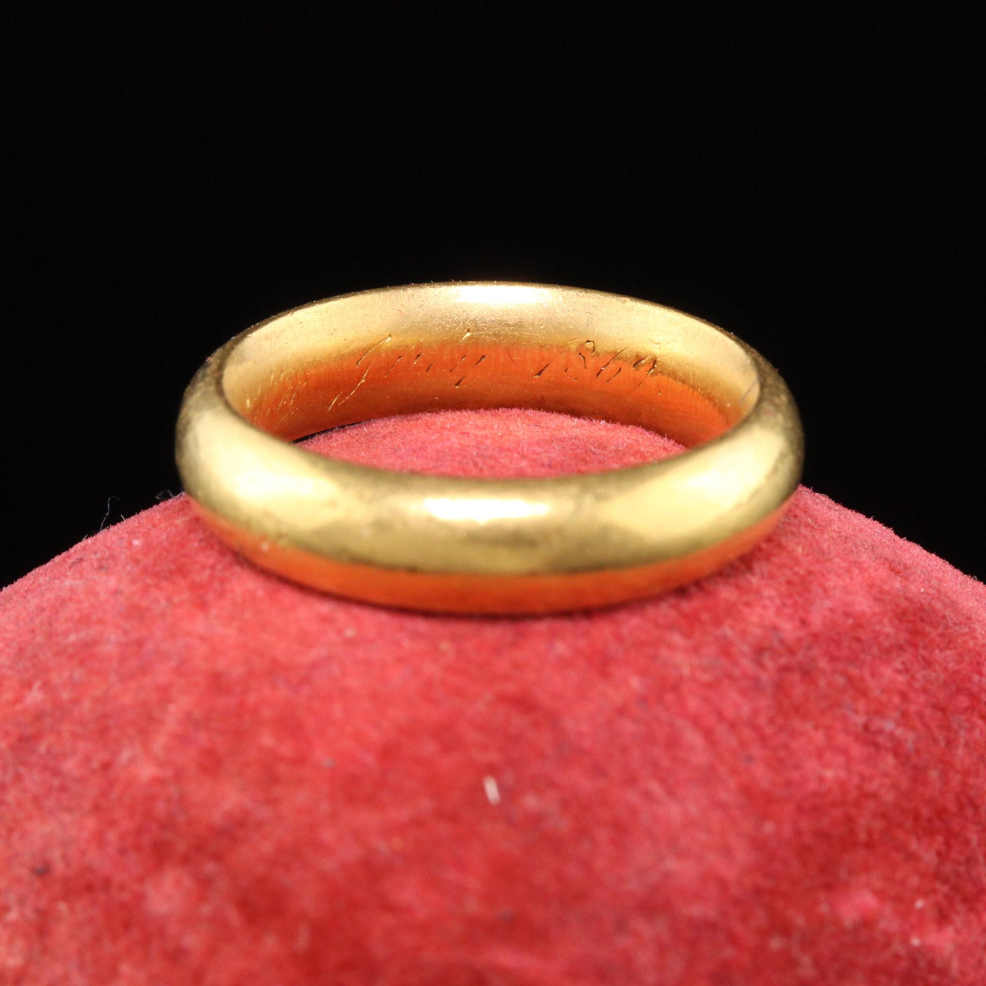 Antique Victorian 18k Yellow Gold Plain Wide Engraved Wedding Band In Good Condition In Great Neck, NY