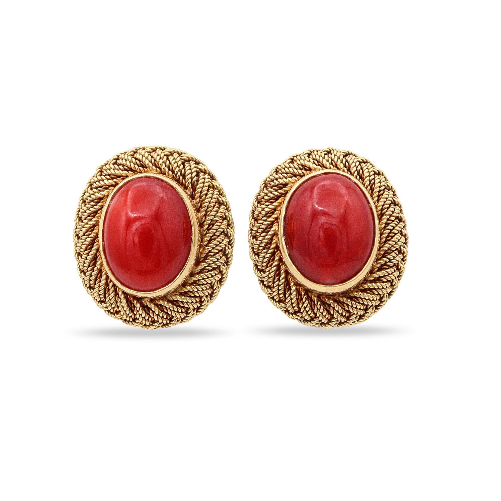 Antiguo conjunto victoriano de collar y pendientes de coral rojo de oro amarillo de 18 quilates Cabujón en venta