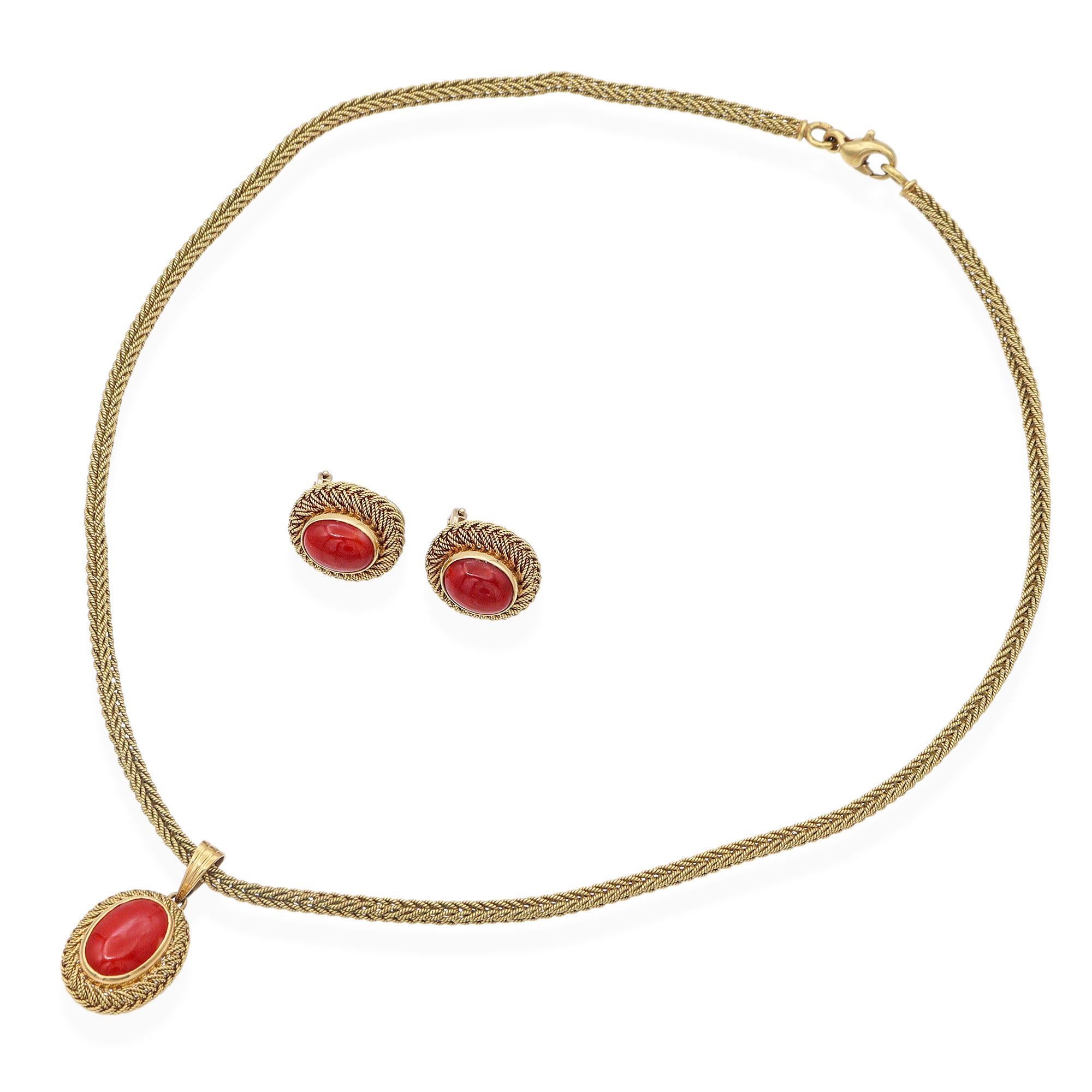 Antiguo conjunto victoriano de collar y pendientes de coral rojo de oro amarillo de 18 quilates en Bueno estado para la venta en New York, NY