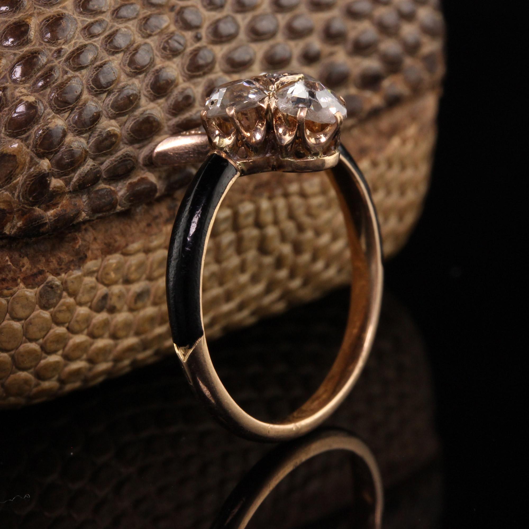 Victorien Bague trèfle victorienne ancienne en or jaune 18 carats, diamants taille rose et émail en vente