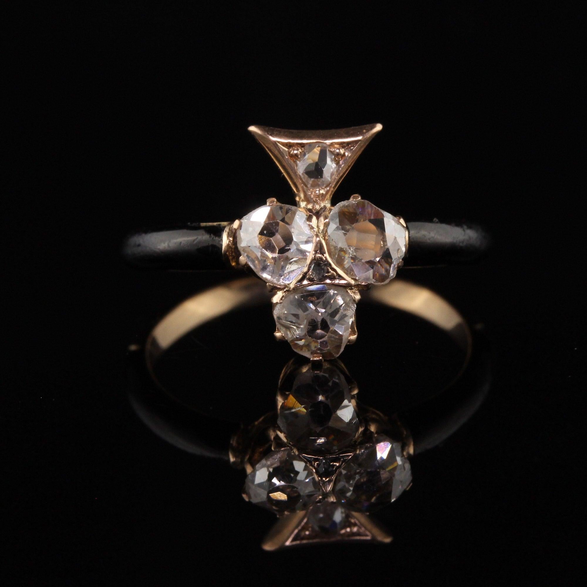Taille rose Bague trèfle victorienne ancienne en or jaune 18 carats, diamants taille rose et émail en vente