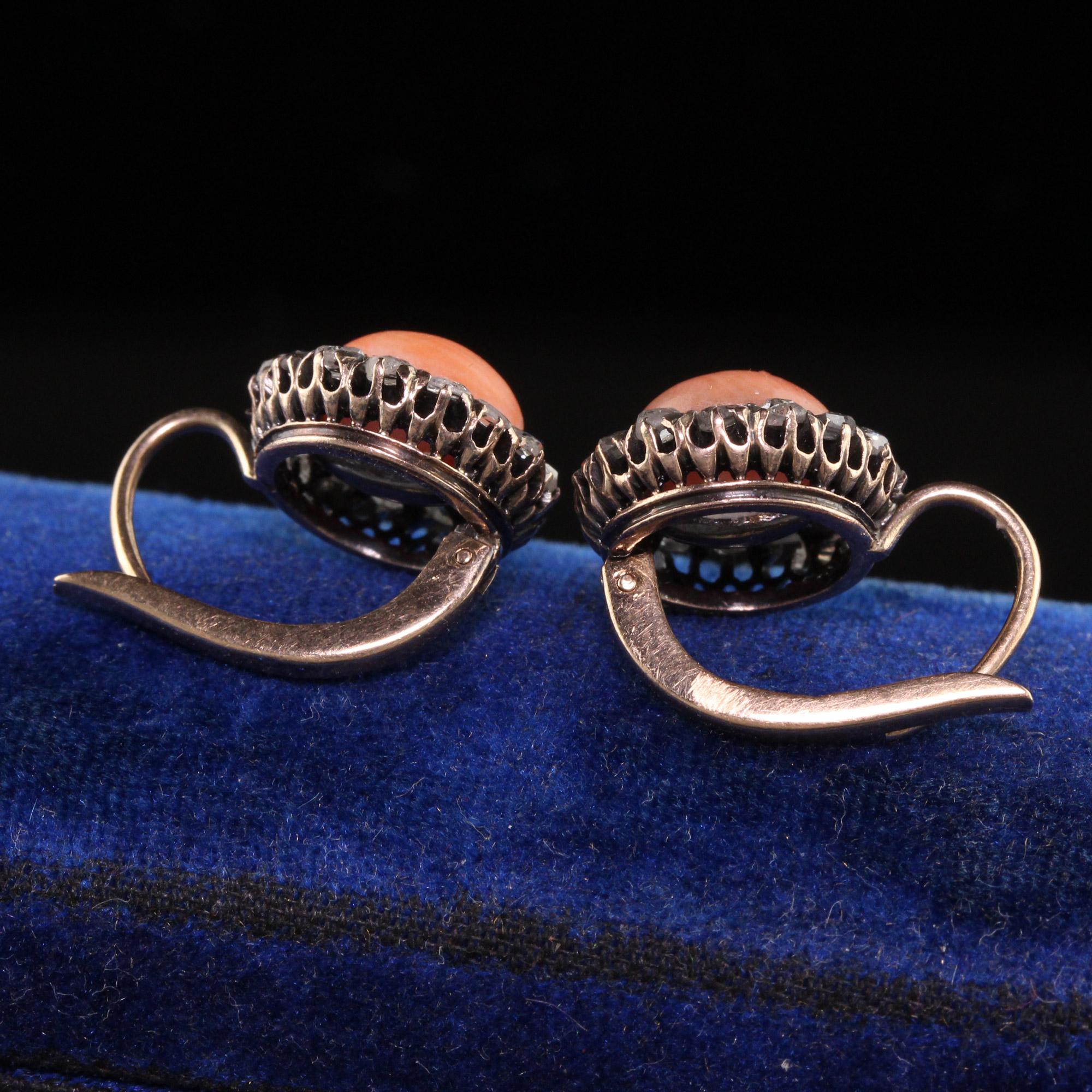 Antike viktorianische tropfenförmige Ohrringe aus 18 Karat Gelbgold mit Diamant-Halo im Rosenschliff Damen im Angebot