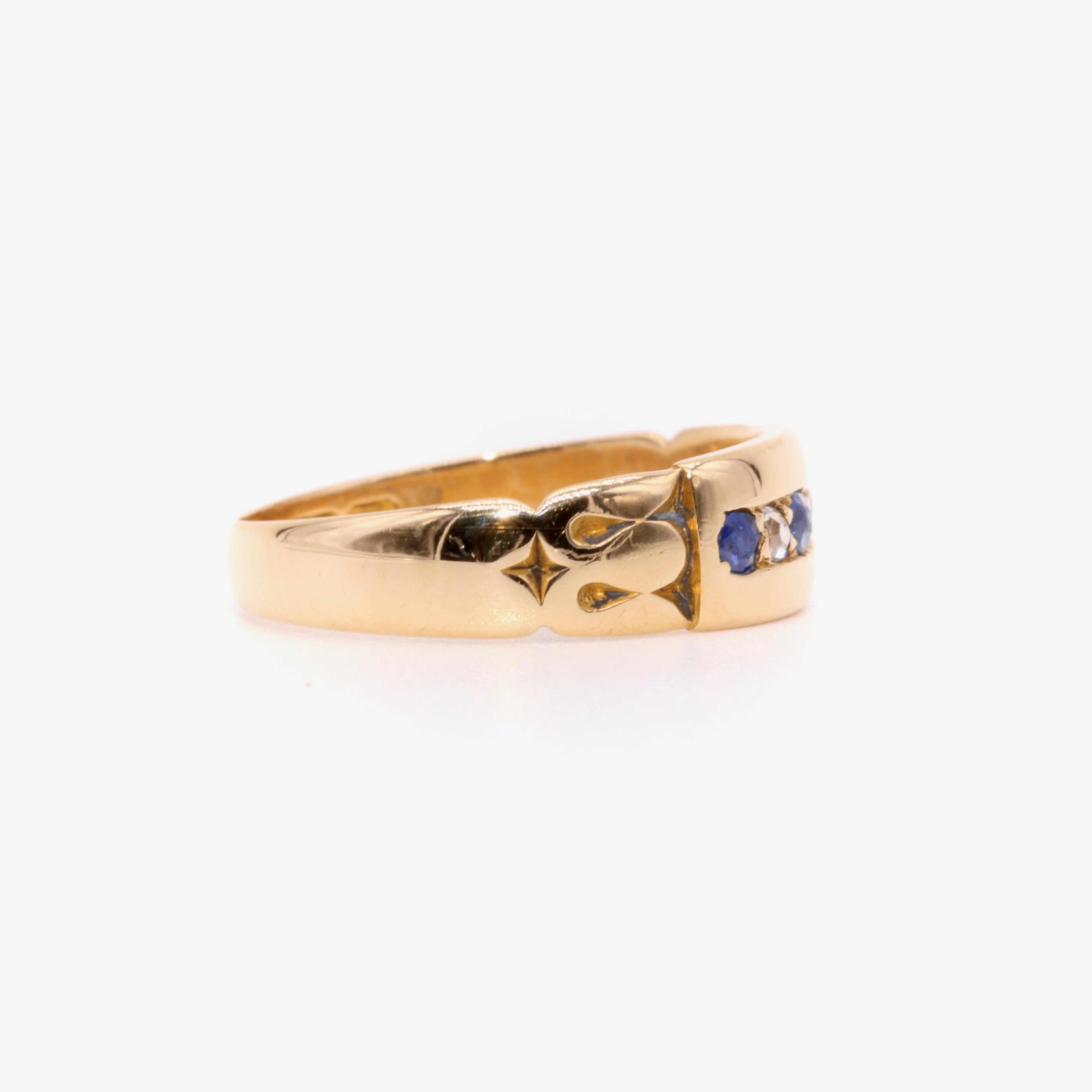 Anillo victoriano antiguo de oro amarillo de 18 quilates con 5 piedras de zafiro y diamantes en venta 1