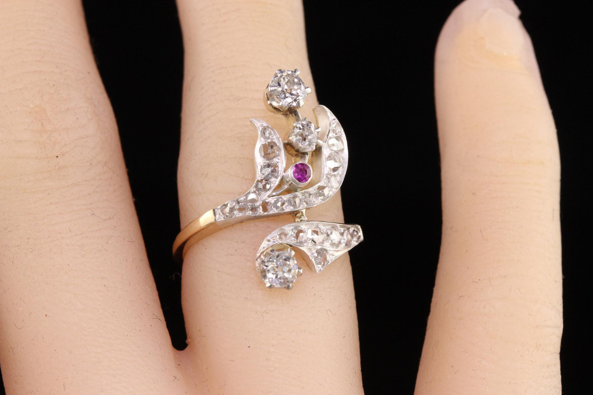 Anillo Floral Victoriano Antiguo de Oro Amarillo de 18 K y Plata con Tallado de Rosa y Rubí en venta 2