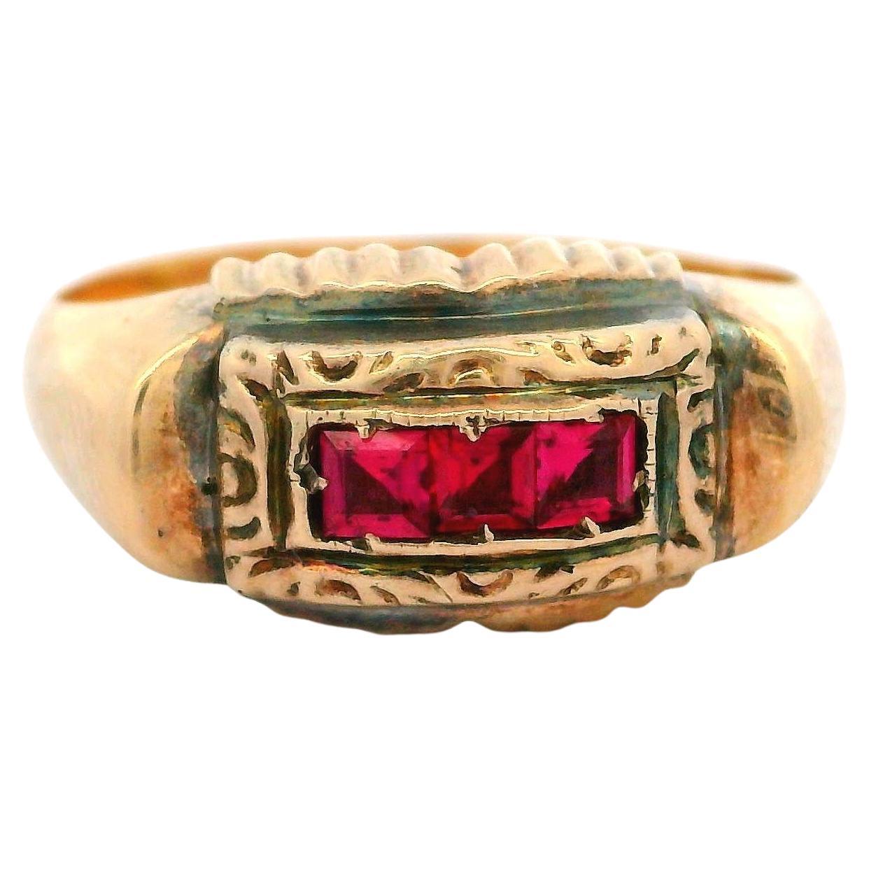 Bague victorienne ancienne en or jaune 18k avec rubis synthétique repoussé en vente